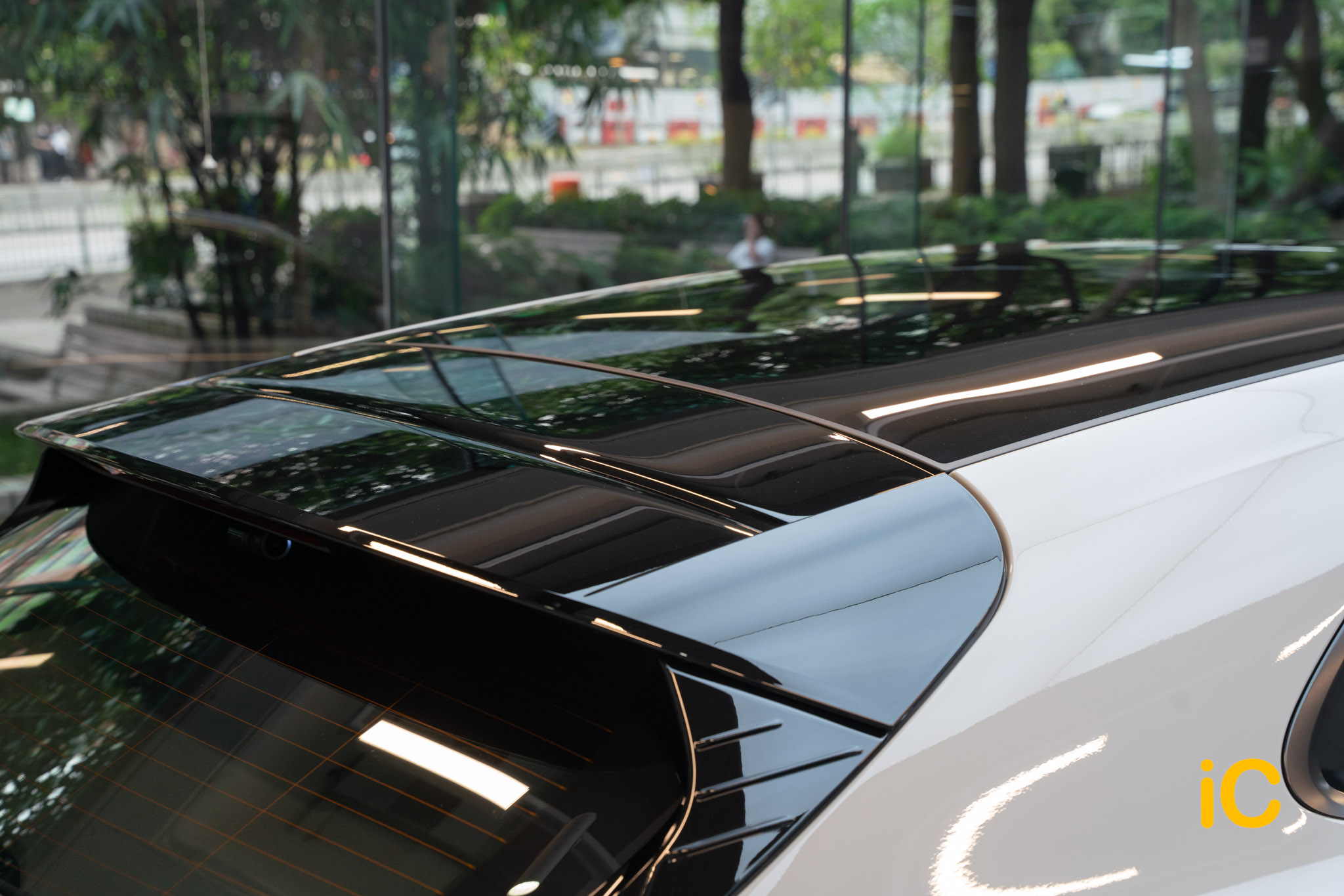 Porsche Taycan Cross Turismo 透明 PPF 施工作品