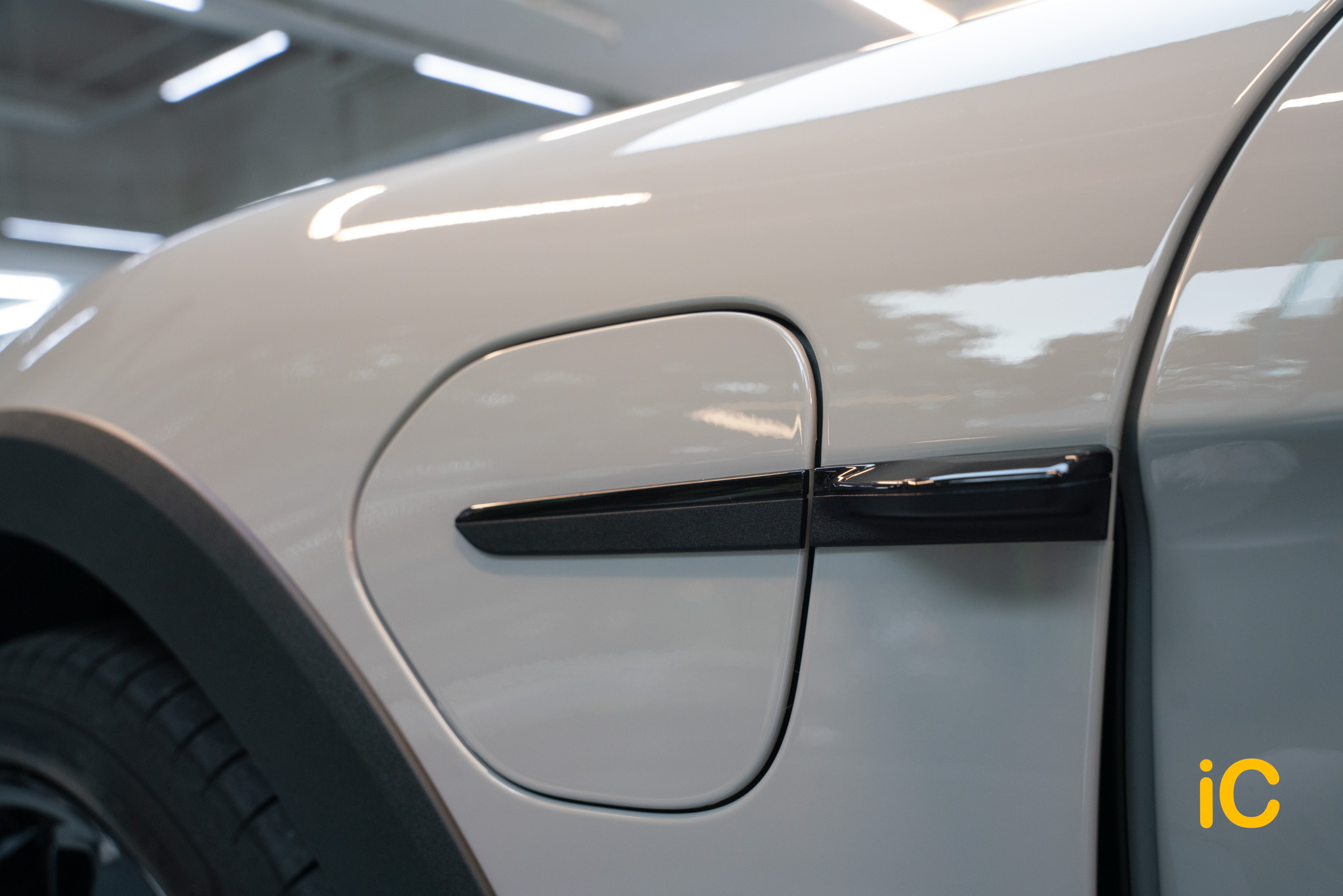 Porsche Taycan Cross Turismo 透明 PPF 施工作品