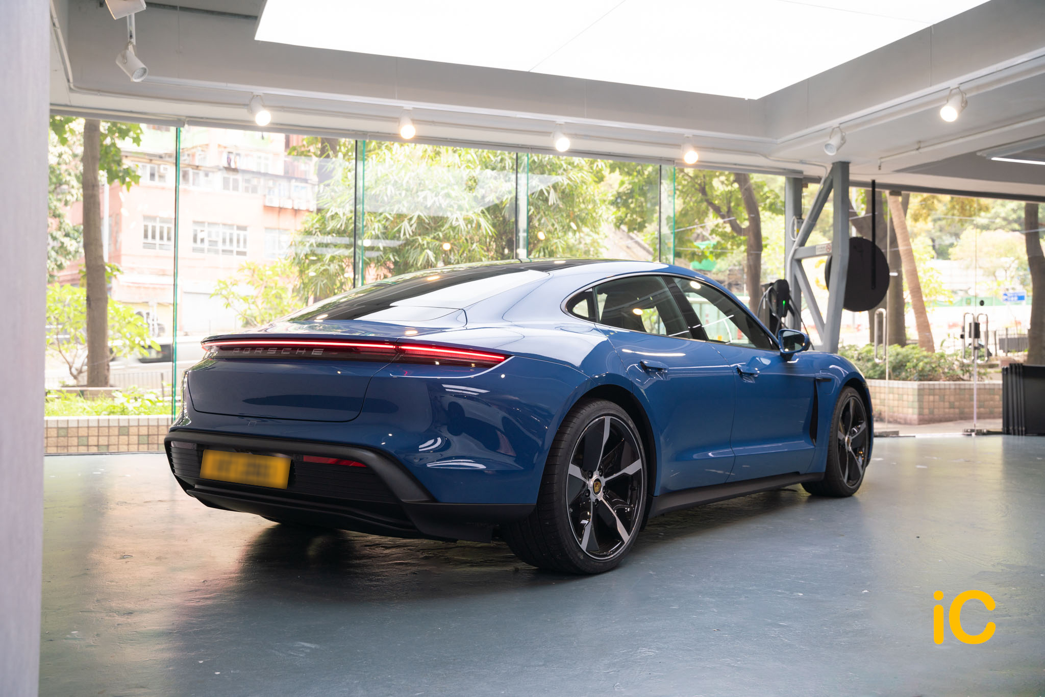 Porsche Taycan 透明 PPF 施工作品