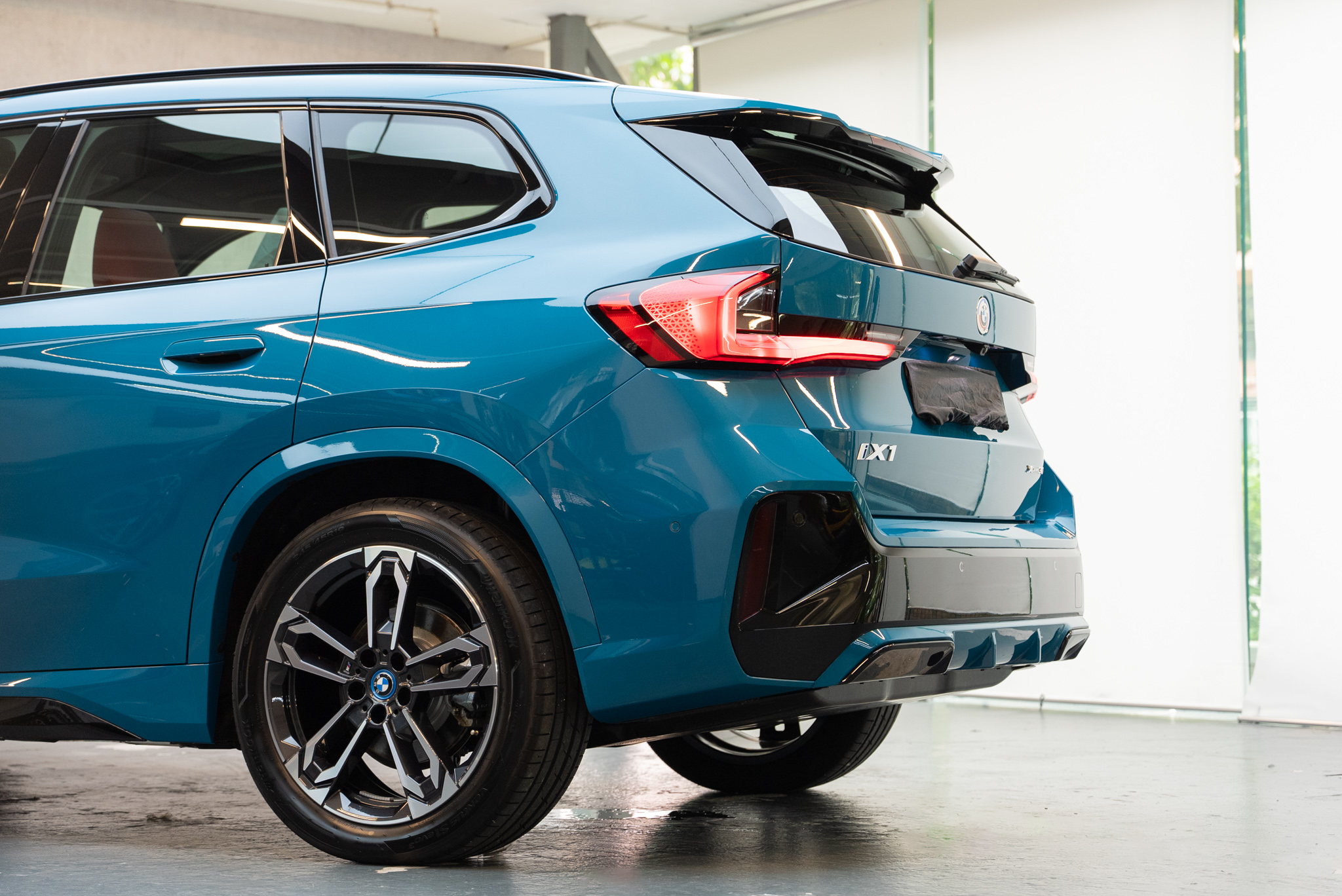 BMW iX1 Blue Bay Lagoon 透明 PPF 施工作品