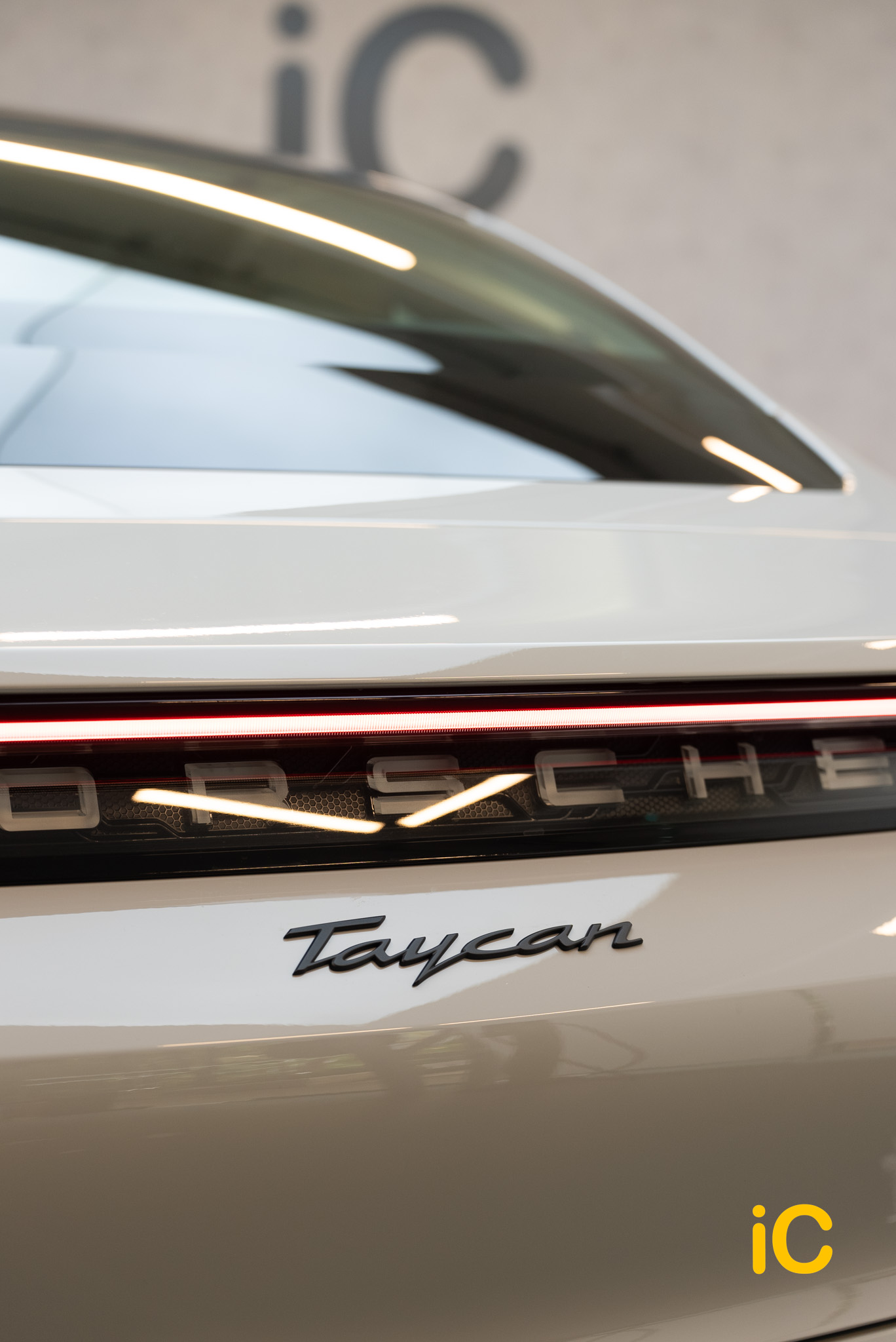 Porsche Taycan 透明 PPF 施工作品