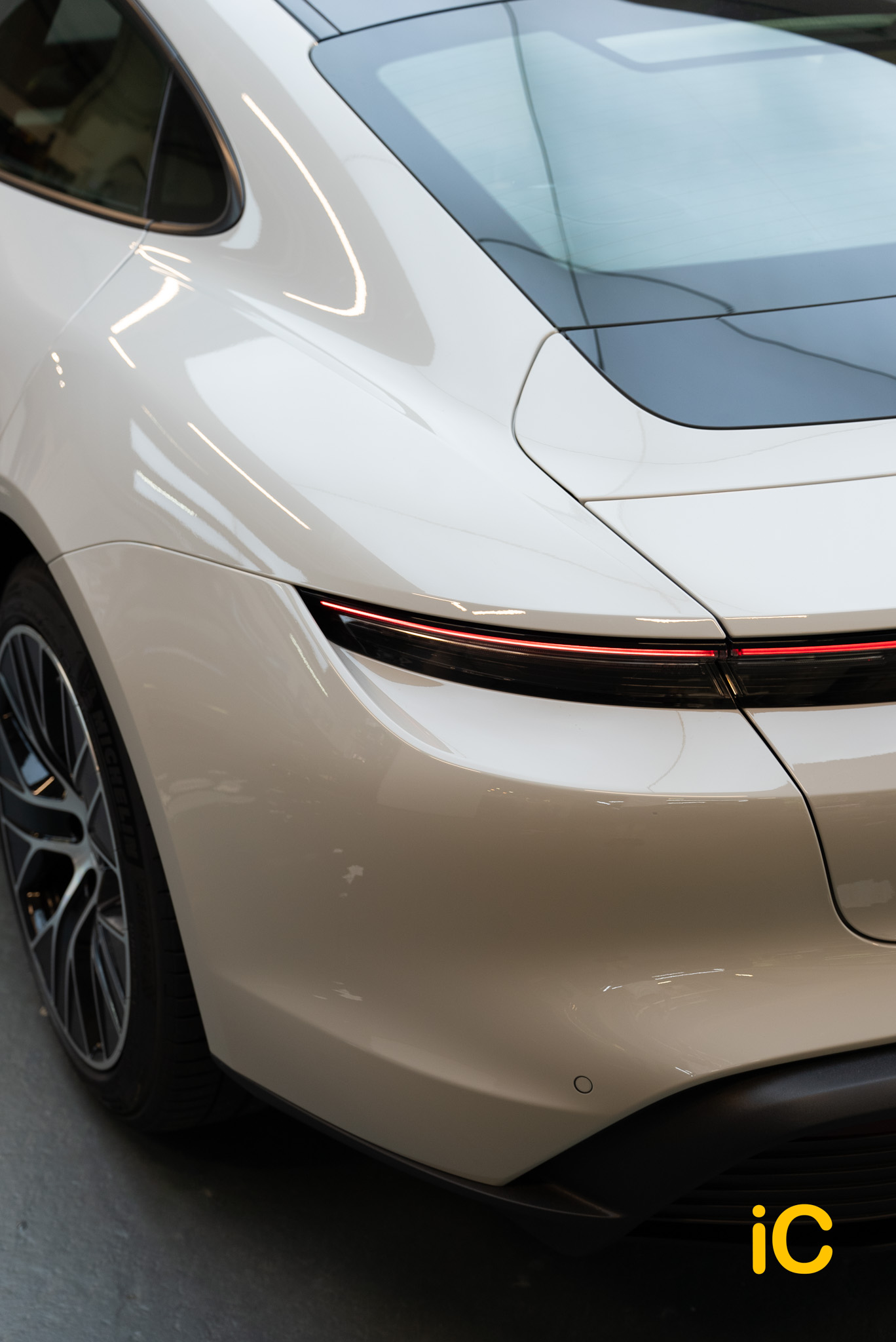 Porsche Taycan 透明 PPF 施工作品