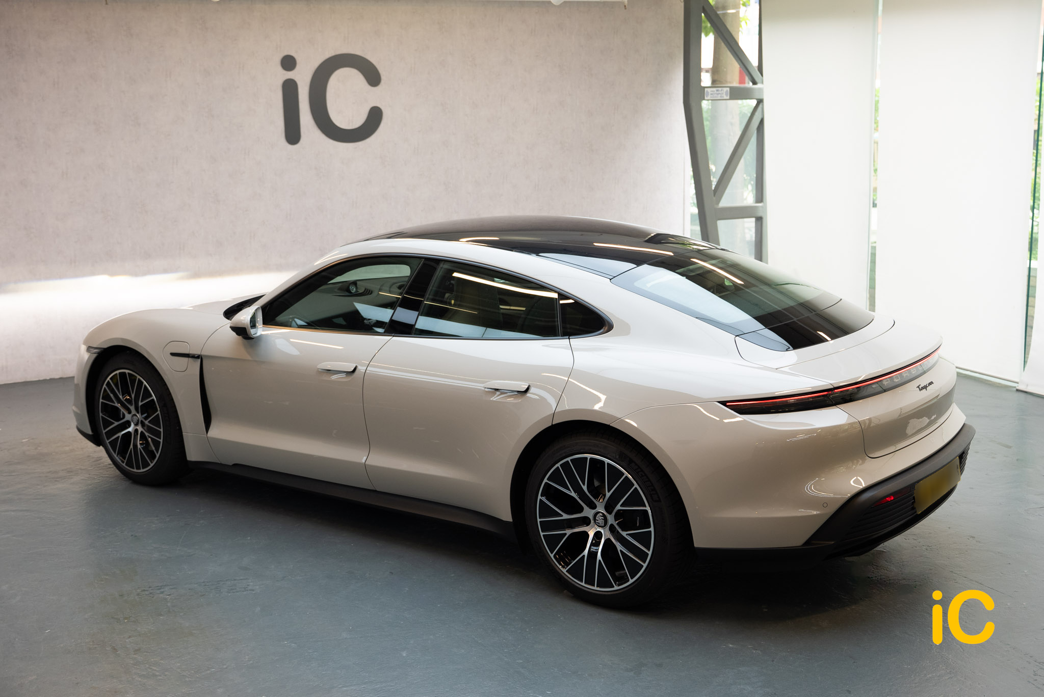 Porsche Taycan 透明 PPF 施工作品