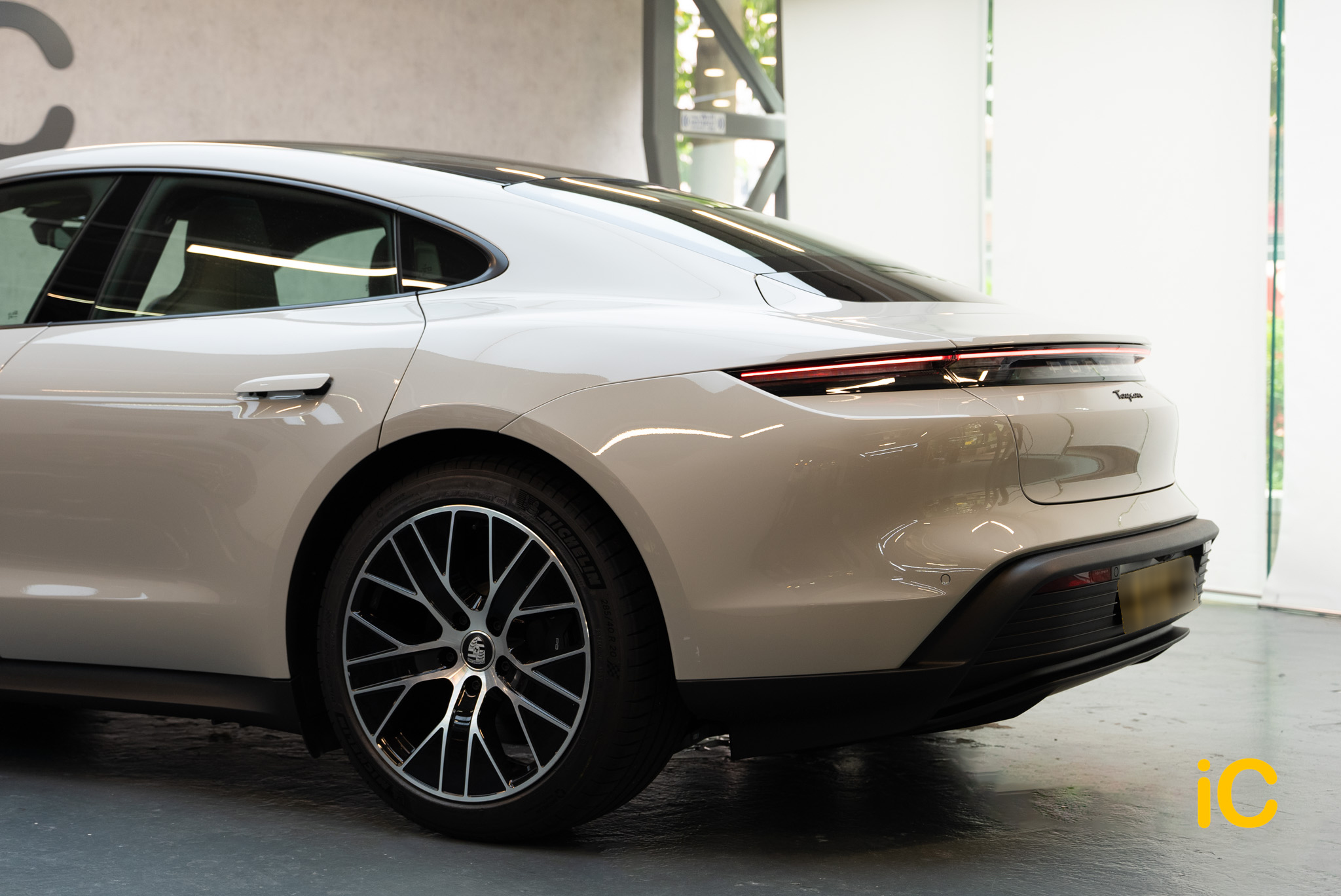 Porsche Taycan 透明 PPF 施工作品