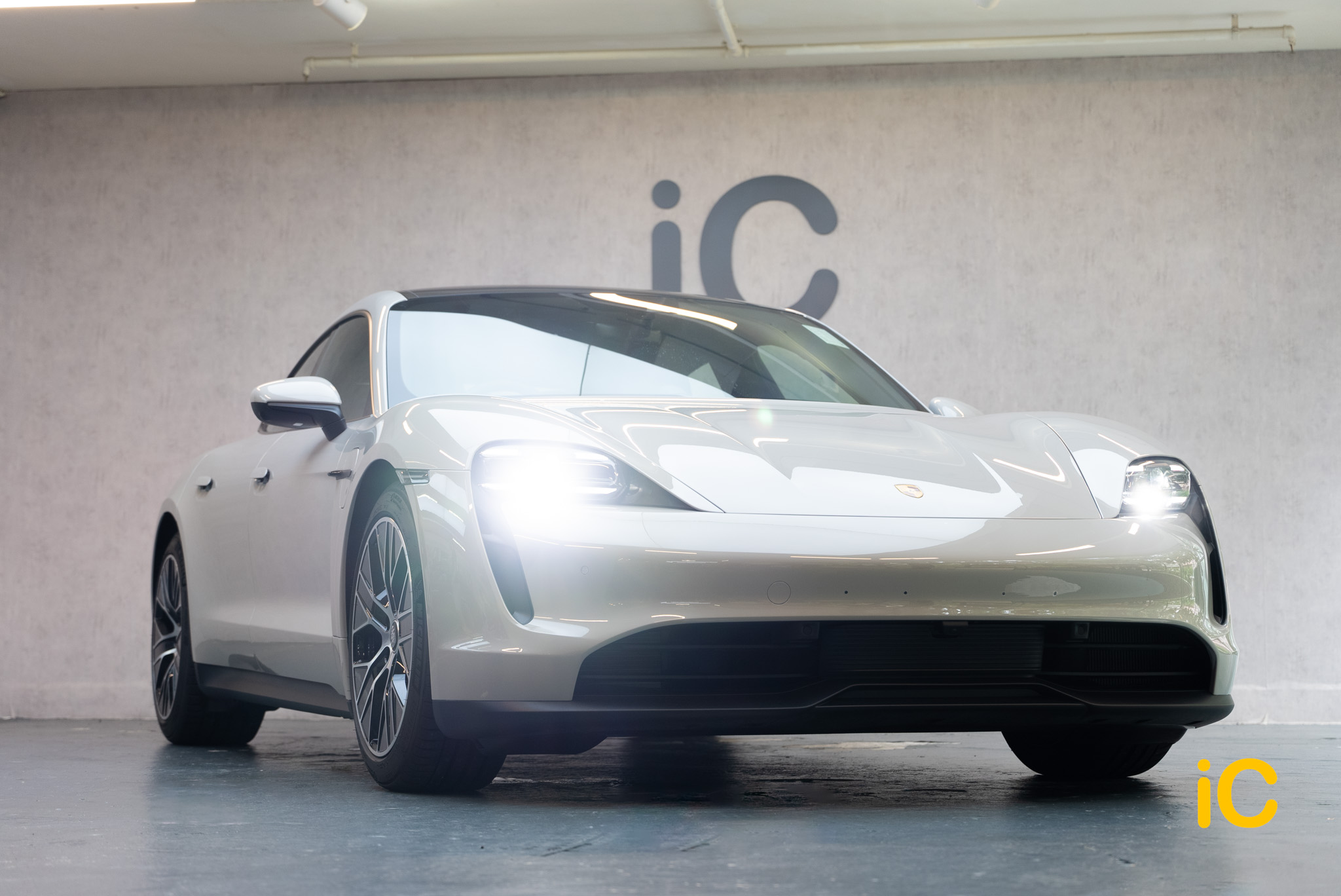 Porsche Taycan 透明 PPF 施工作品
