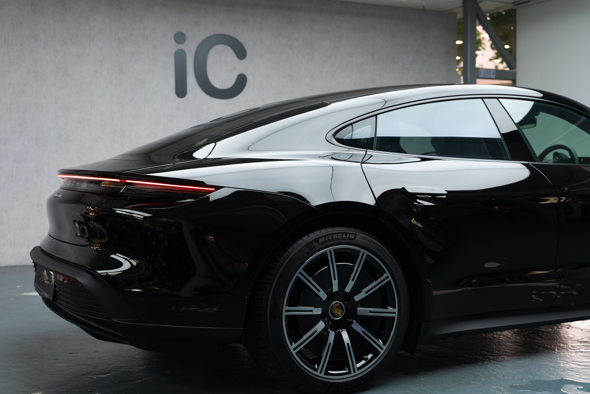 Porsche Taycan 透明 PPF 施工作品