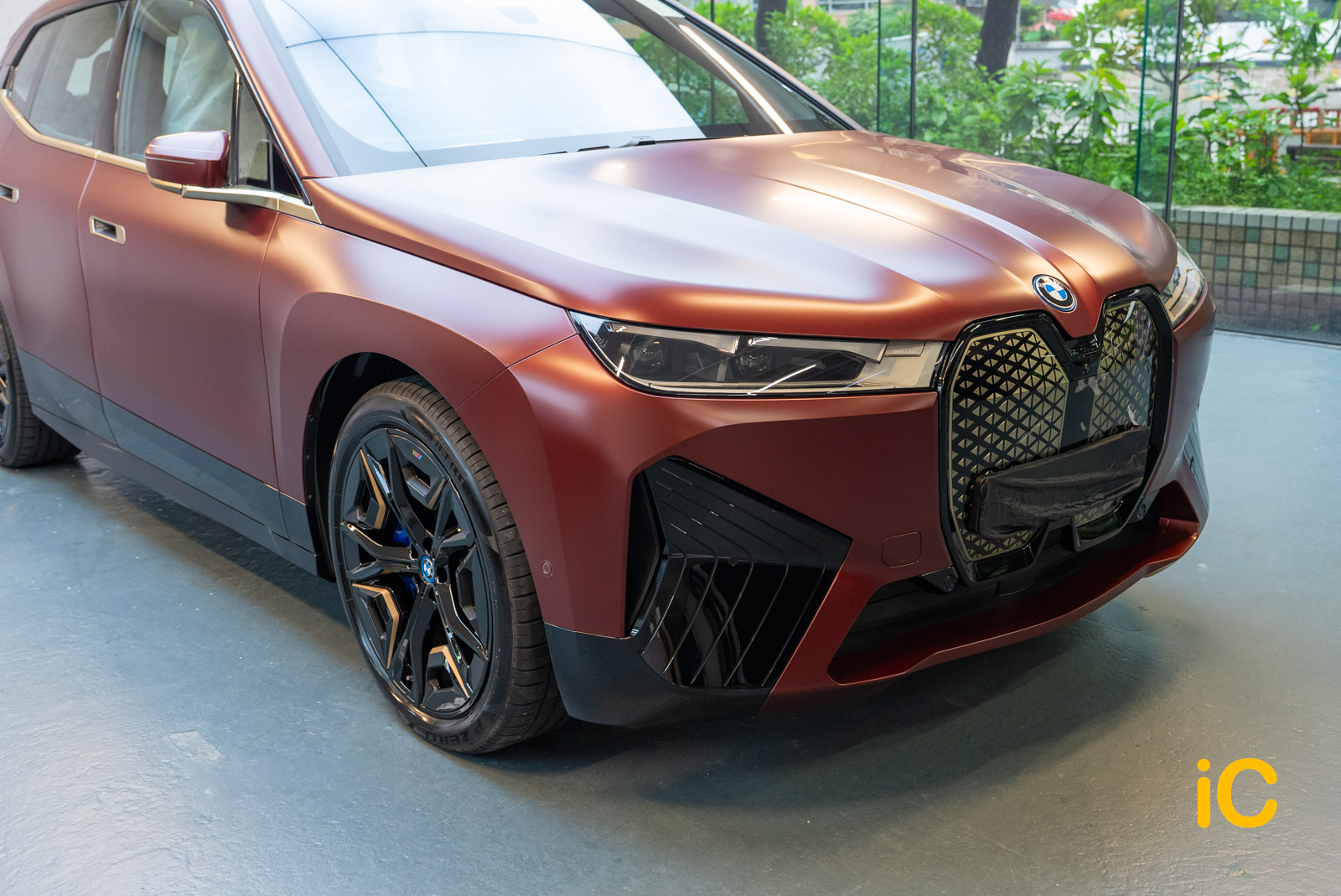 BMW iX Aventurine Red 透明 PPF 施工作品