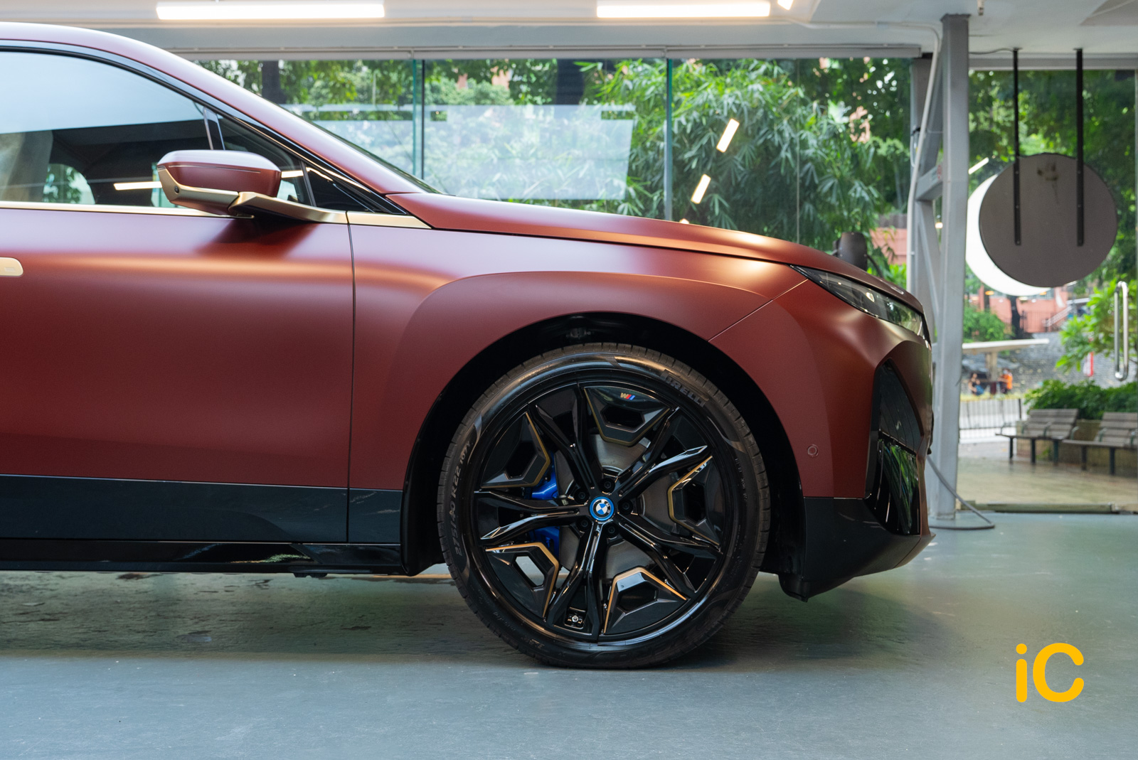 BMW iX Aventurine Red 透明 PPF 施工作品
