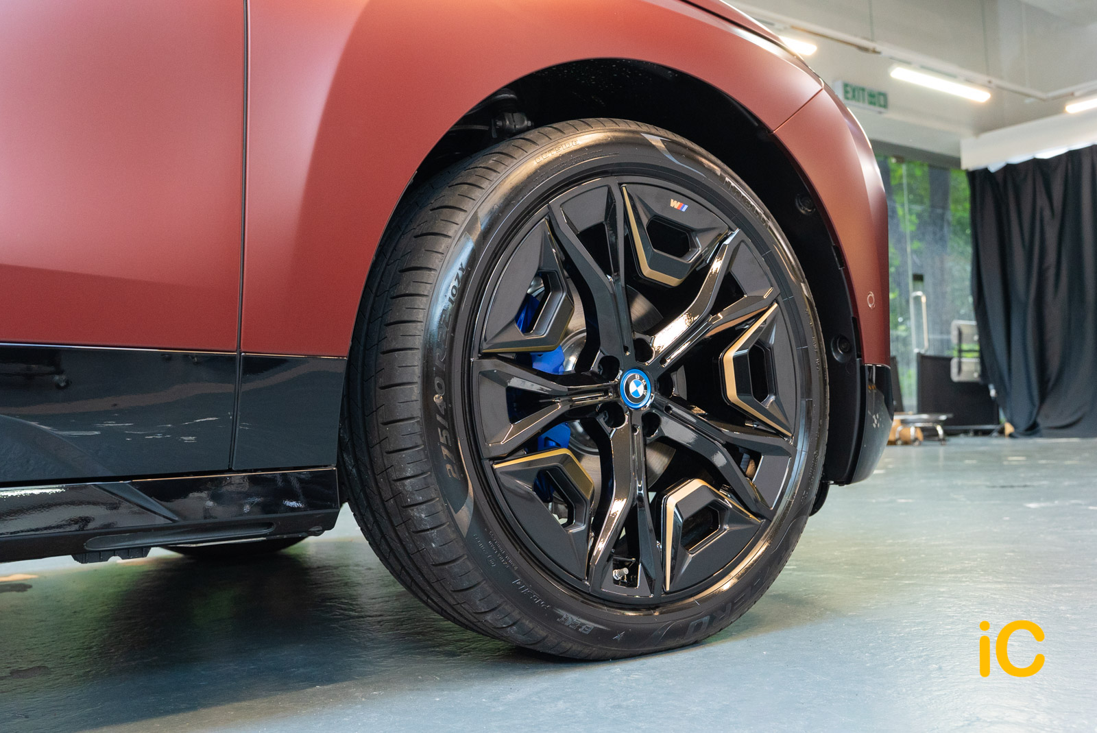 BMW iX Aventurine Red 透明 PPF 施工作品
