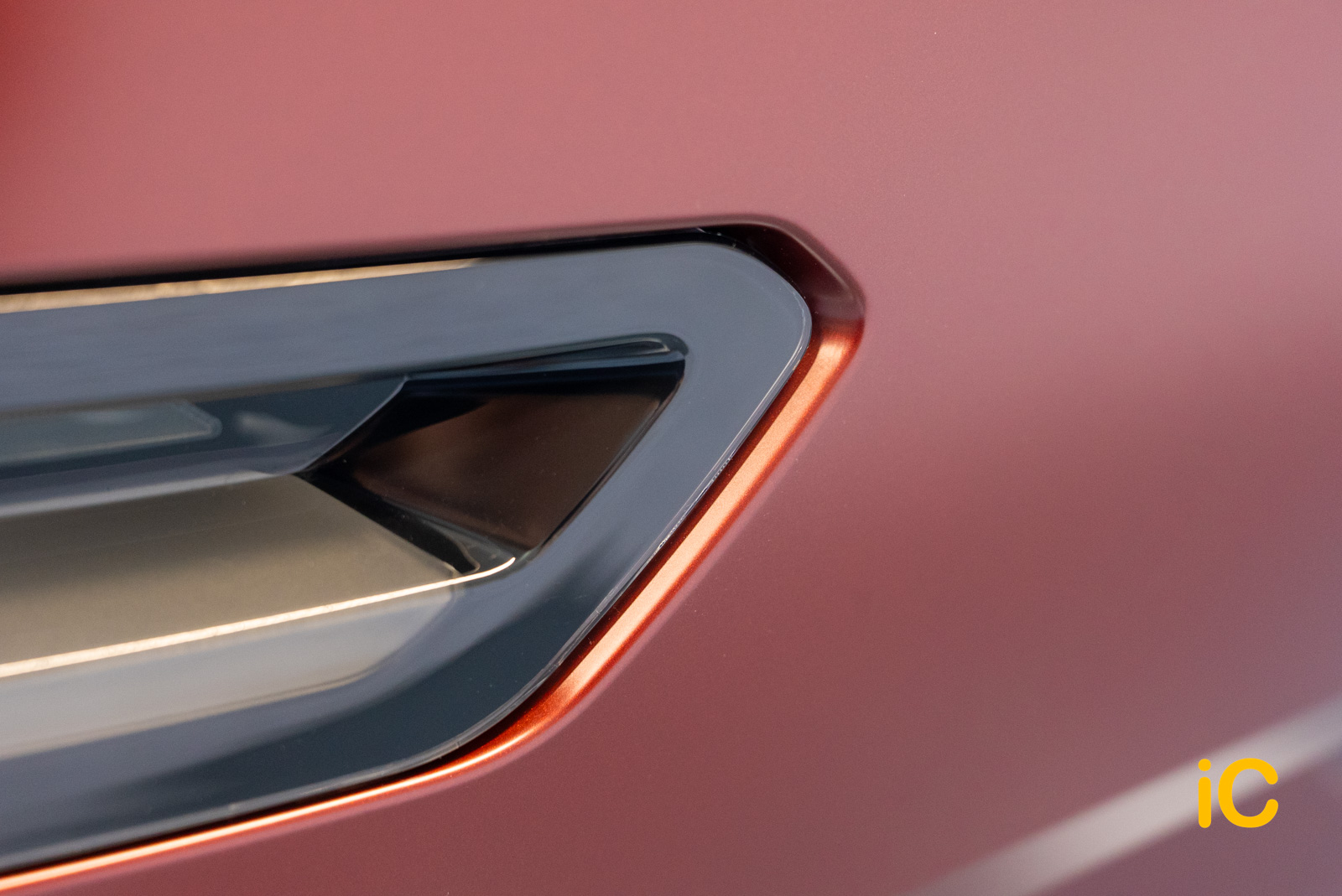 BMW iX Aventurine Red 透明 PPF 施工作品