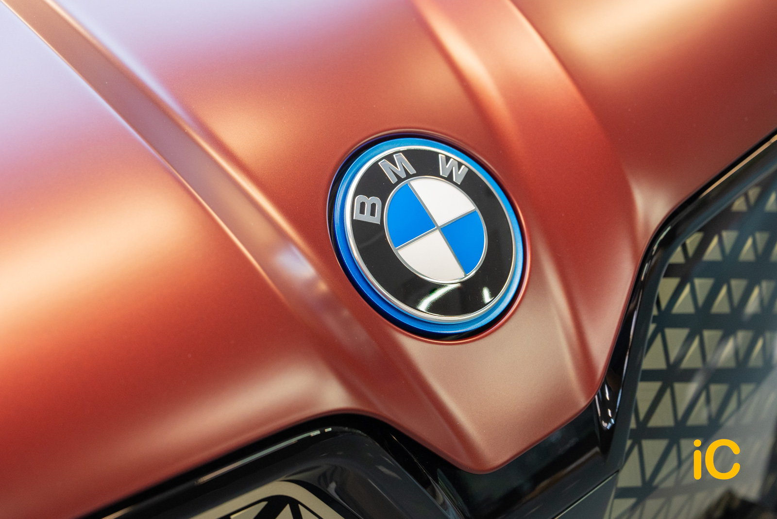 BMW iX Aventurine Red 透明 PPF 施工作品