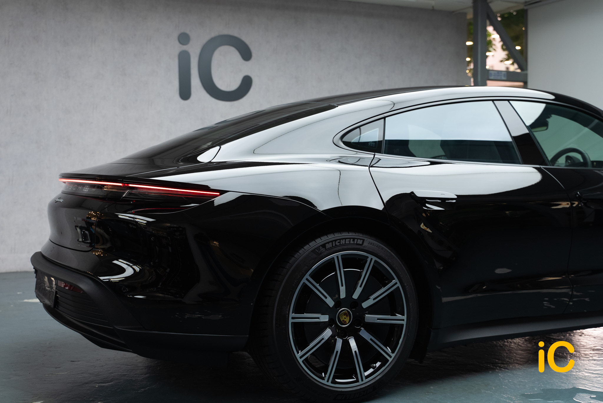 Porsche Taycan 透明 PPF 施工作品