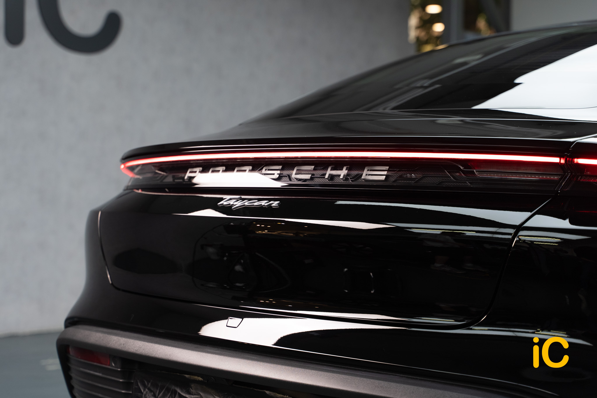Porsche Taycan 透明 PPF 施工作品