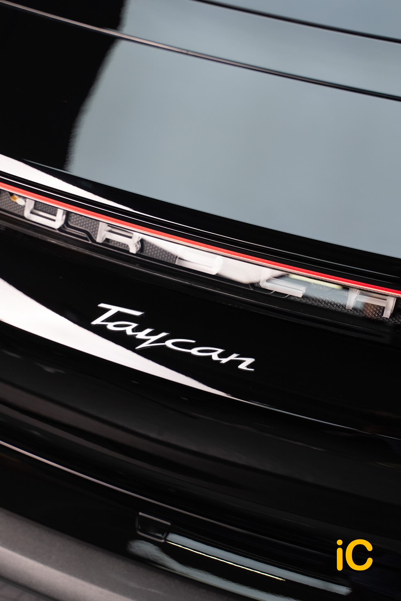 Porsche Taycan 透明 PPF 施工作品