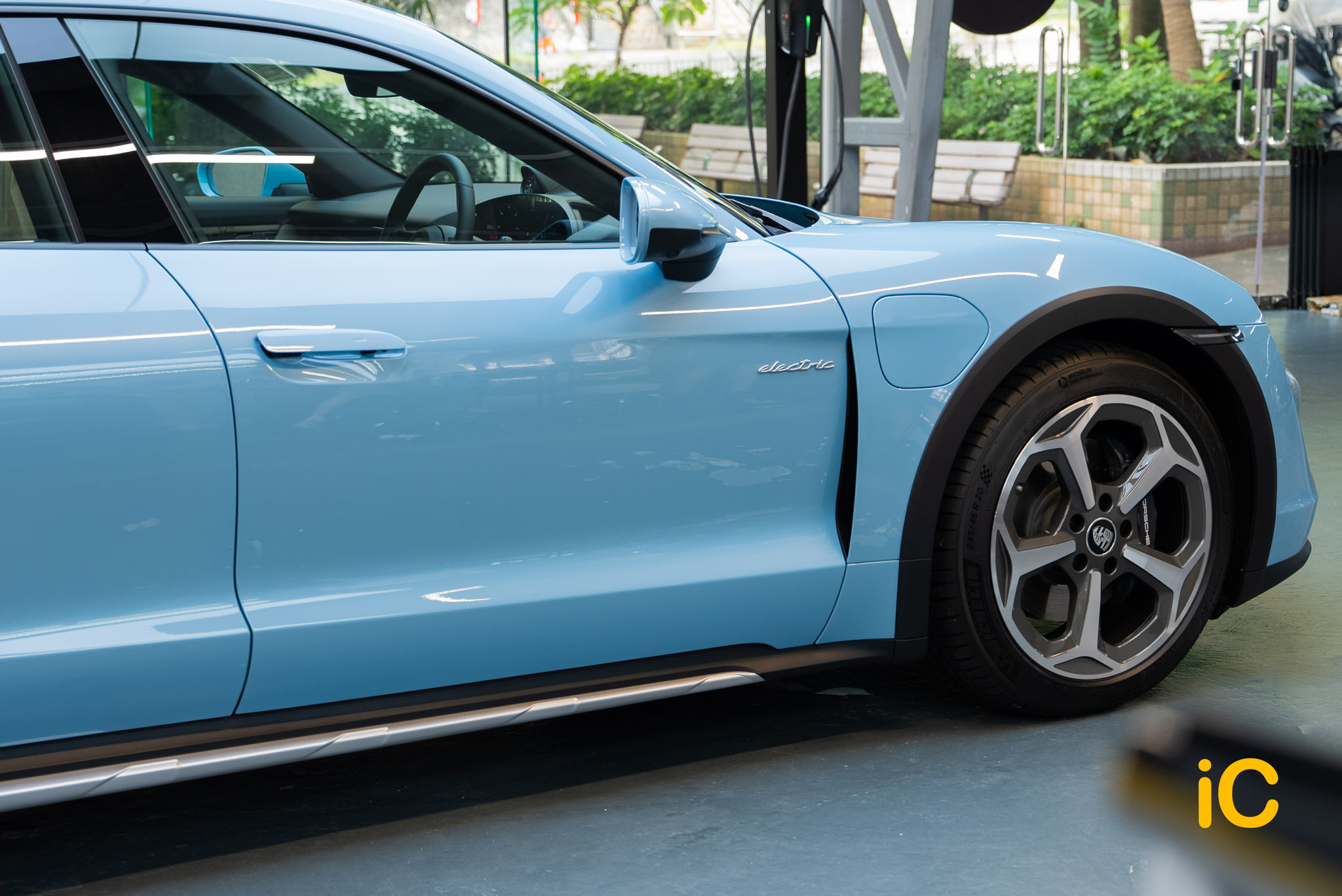 Porsche Taycan 4 Cross Turismo 透明 PPF 施工作品