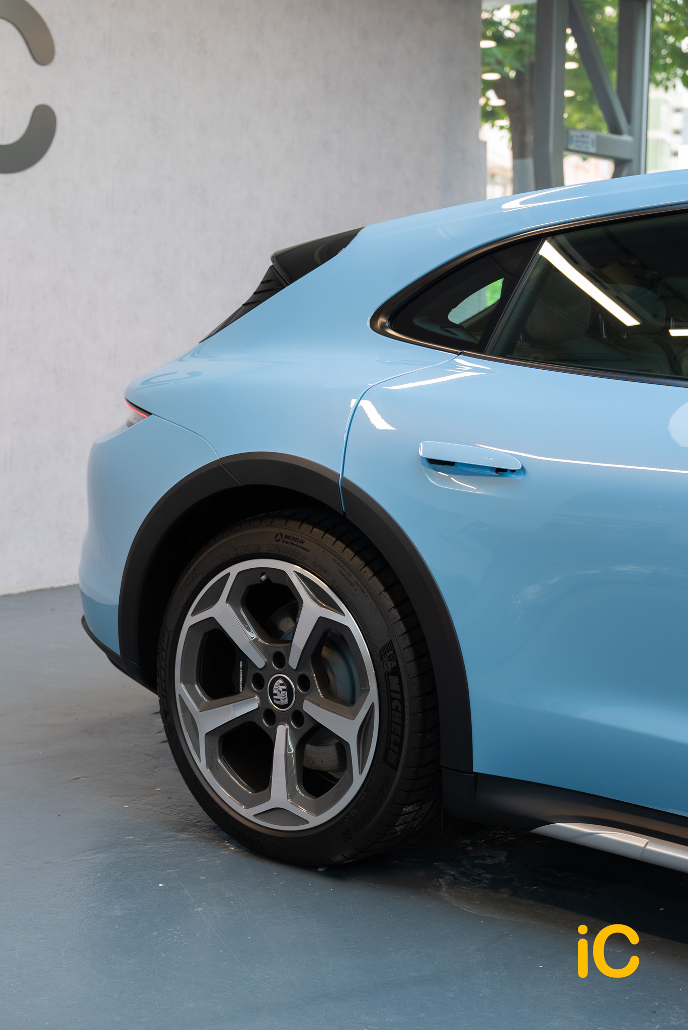 Porsche Taycan 4 Cross Turismo 透明 PPF 施工作品