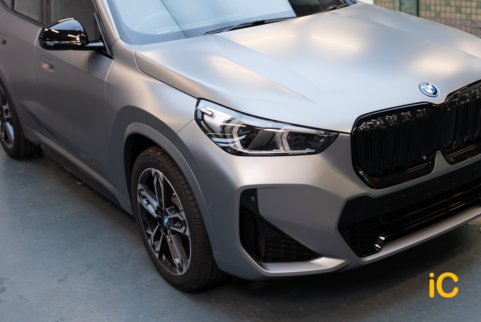 BMW iX1 Frozen Pure Grey 透明 PPF 施工作品