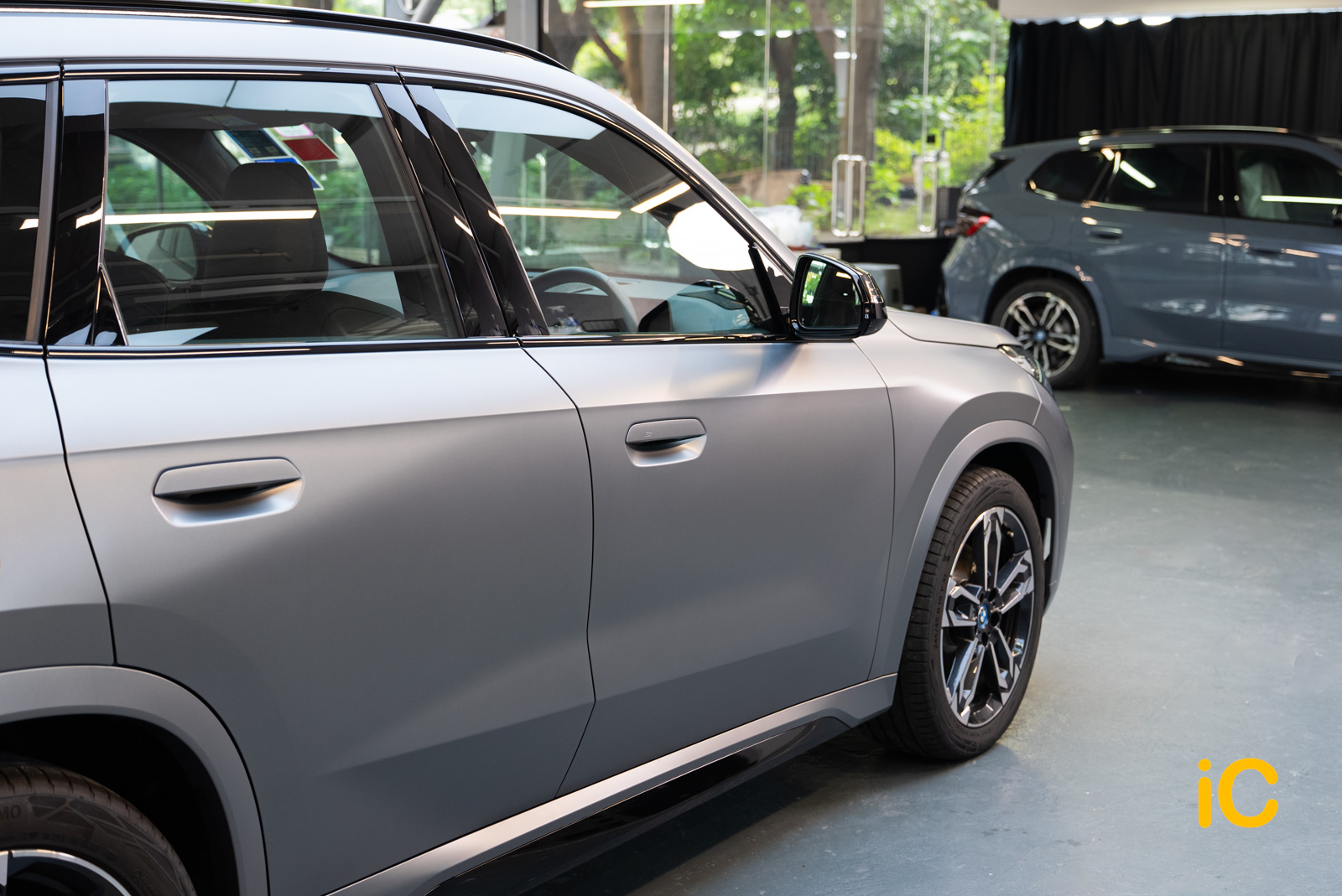 BMW iX1 Frozen Pure Grey 透明 PPF 施工作品