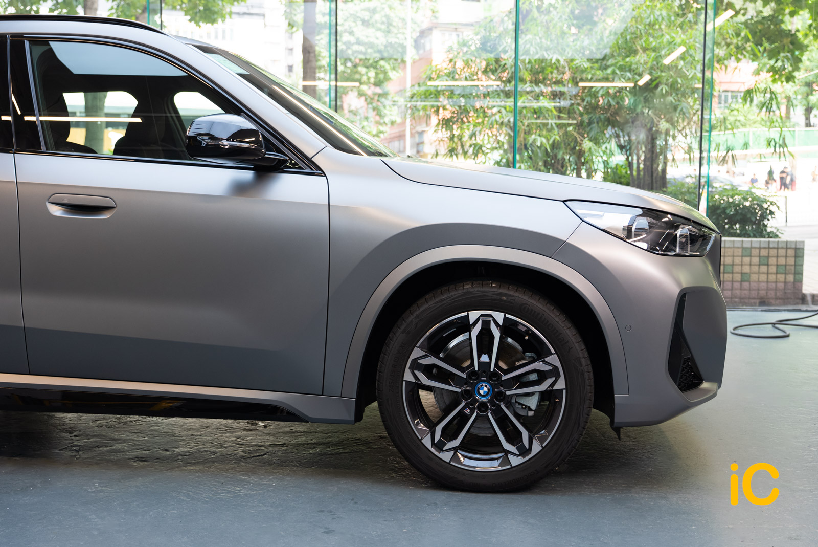 BMW iX1 Frozen Pure Grey 透明 PPF 施工作品