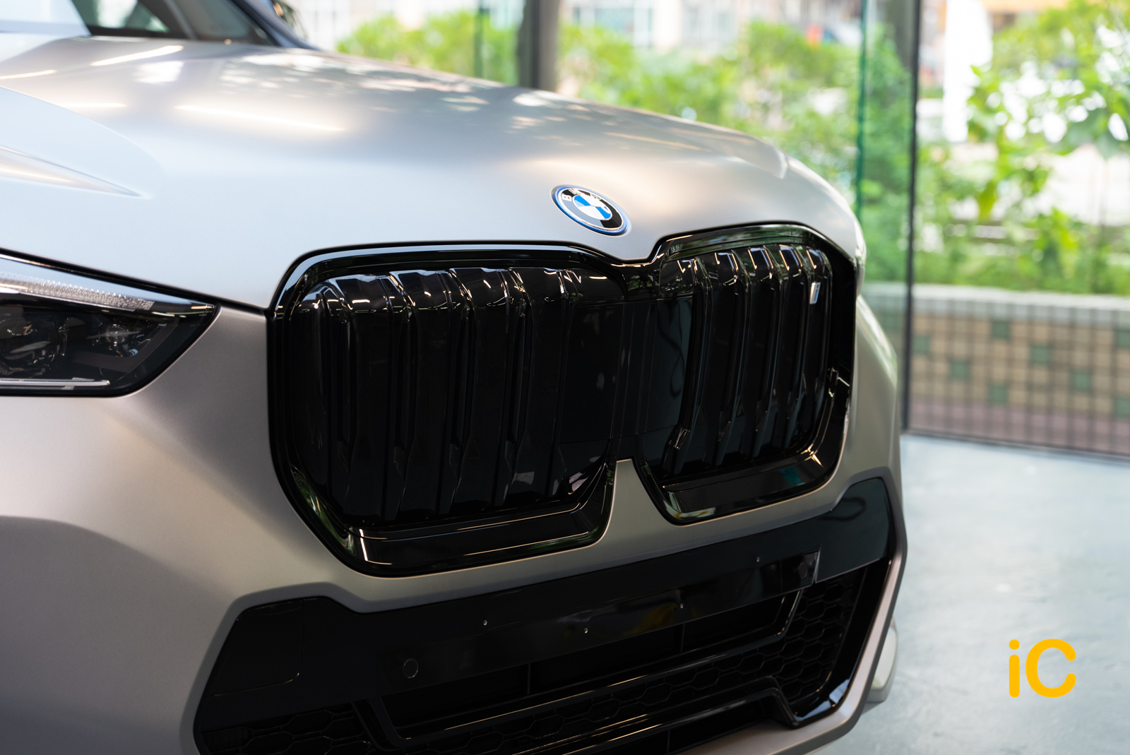 BMW iX1 Frozen Pure Grey 透明 PPF 施工作品