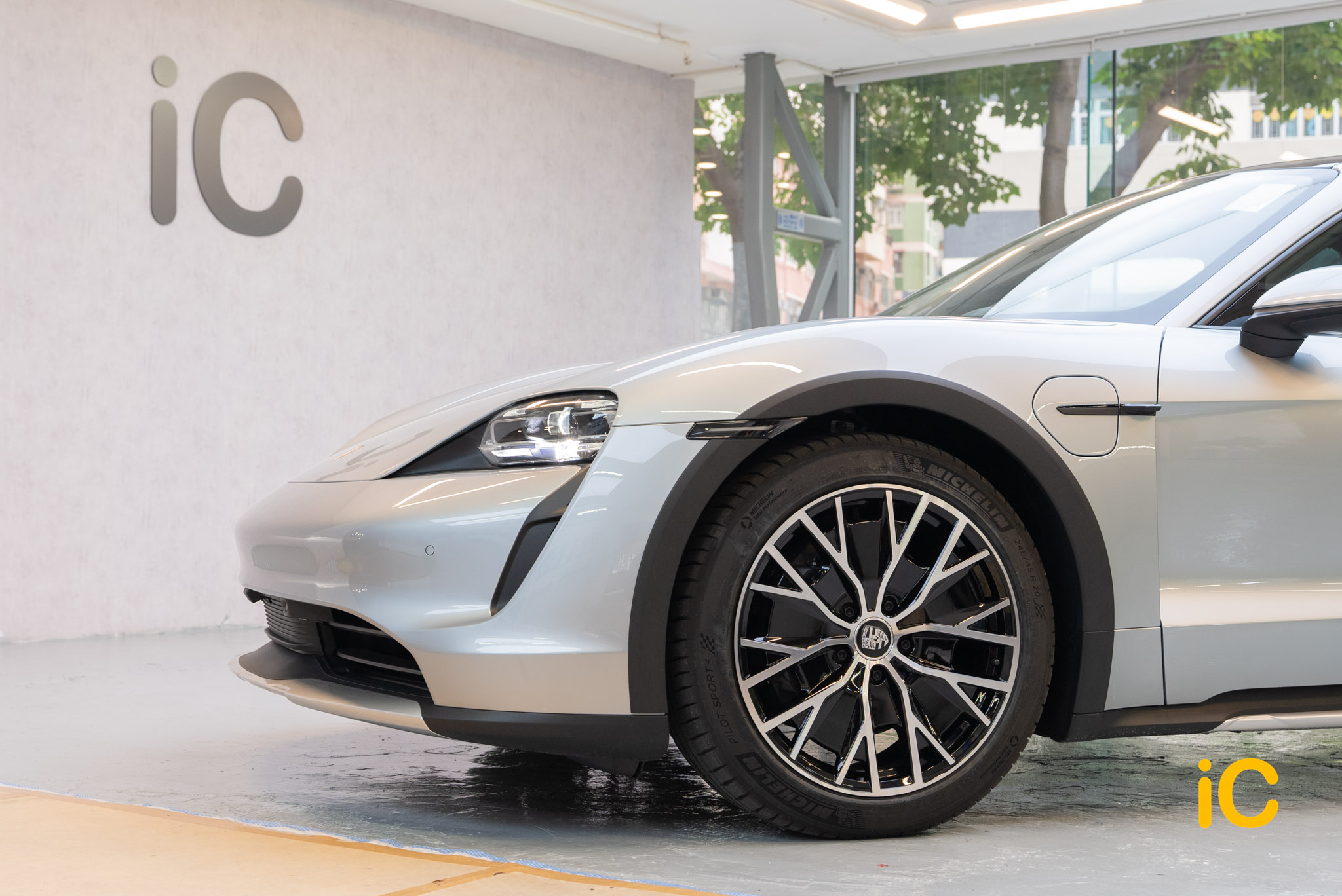 Porsche Taycan 4 Cross Turismo 透明 PPF 施工作品
