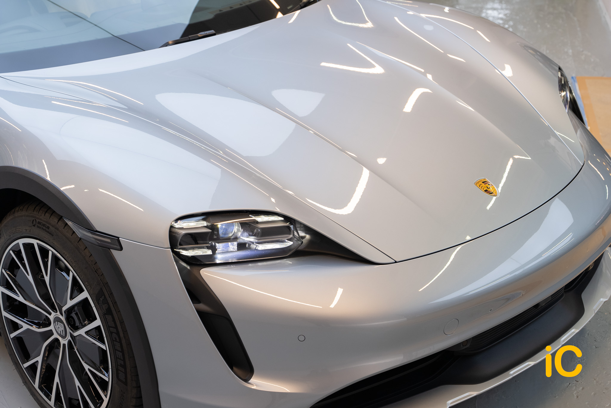 Porsche Taycan 4 Cross Turismo 透明 PPF 施工作品
