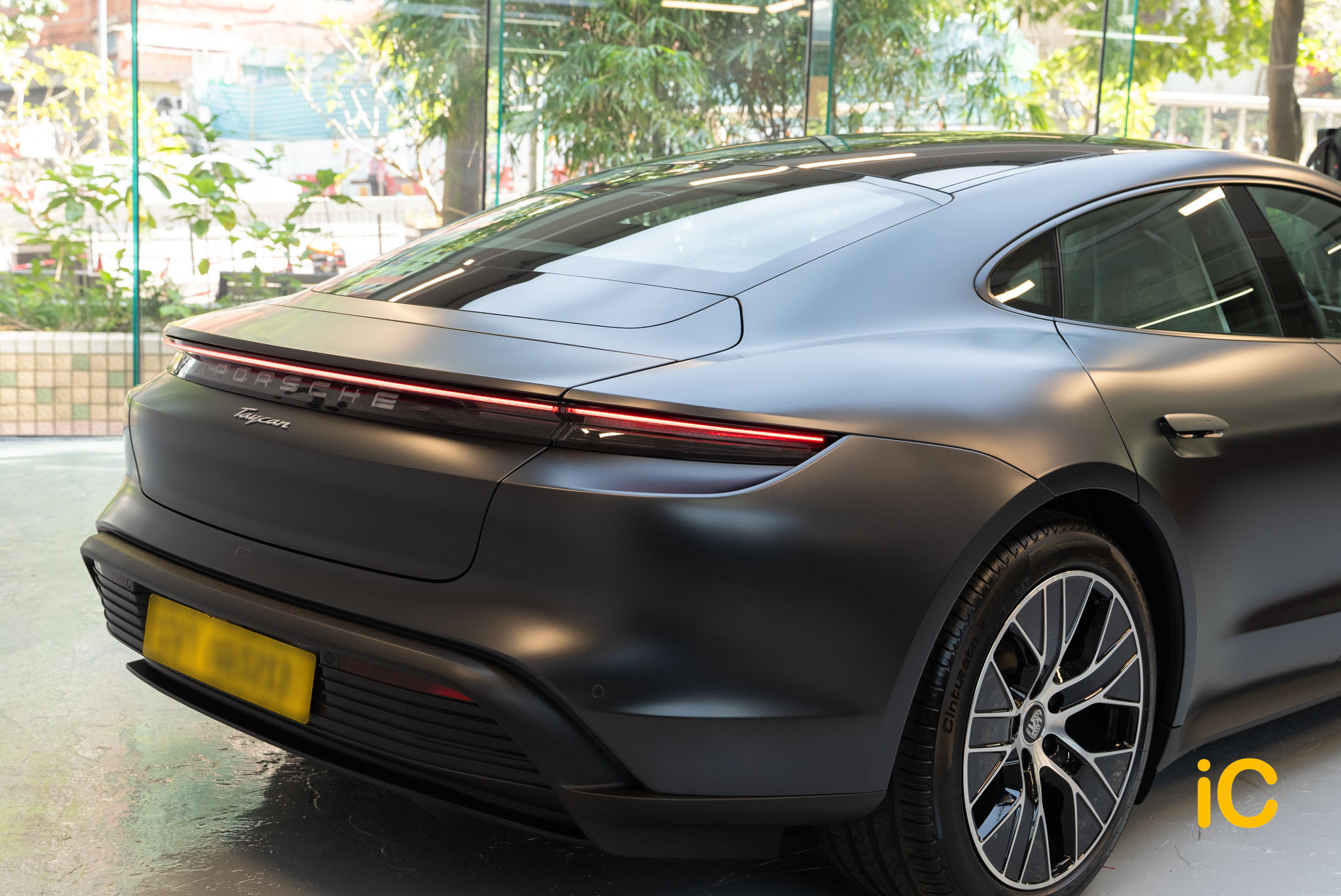 Porsche Taycan 透明 PPF 施工作品