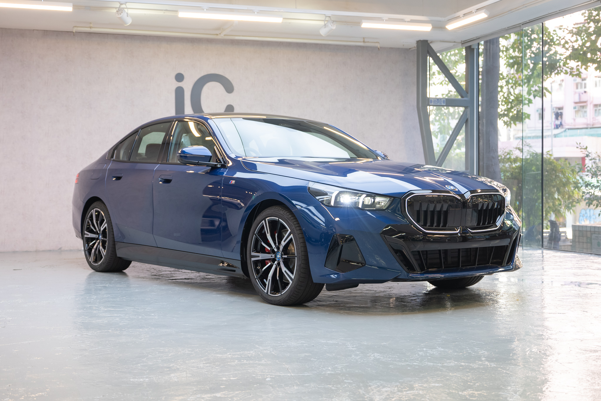 BMW i5 透明 PPF 施工作品