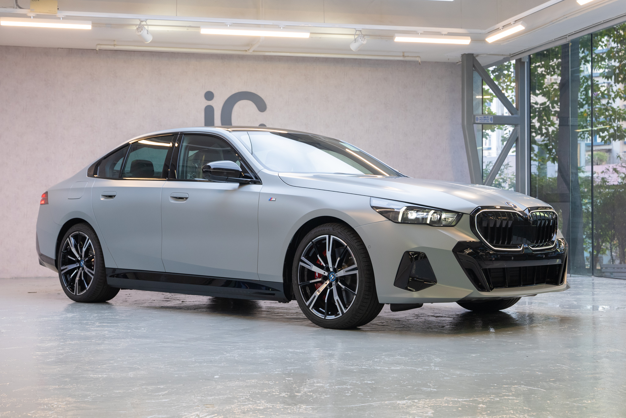 BMW i5 透明 PPF 施工作品