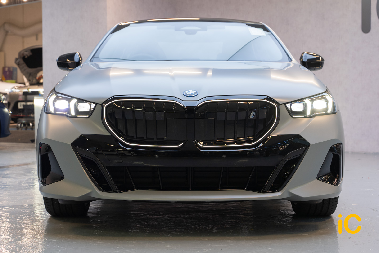 BMW i5 透明 PPF 施工作品