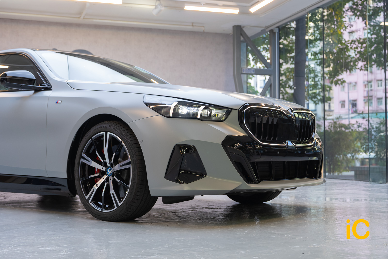 BMW i5 透明 PPF 施工作品