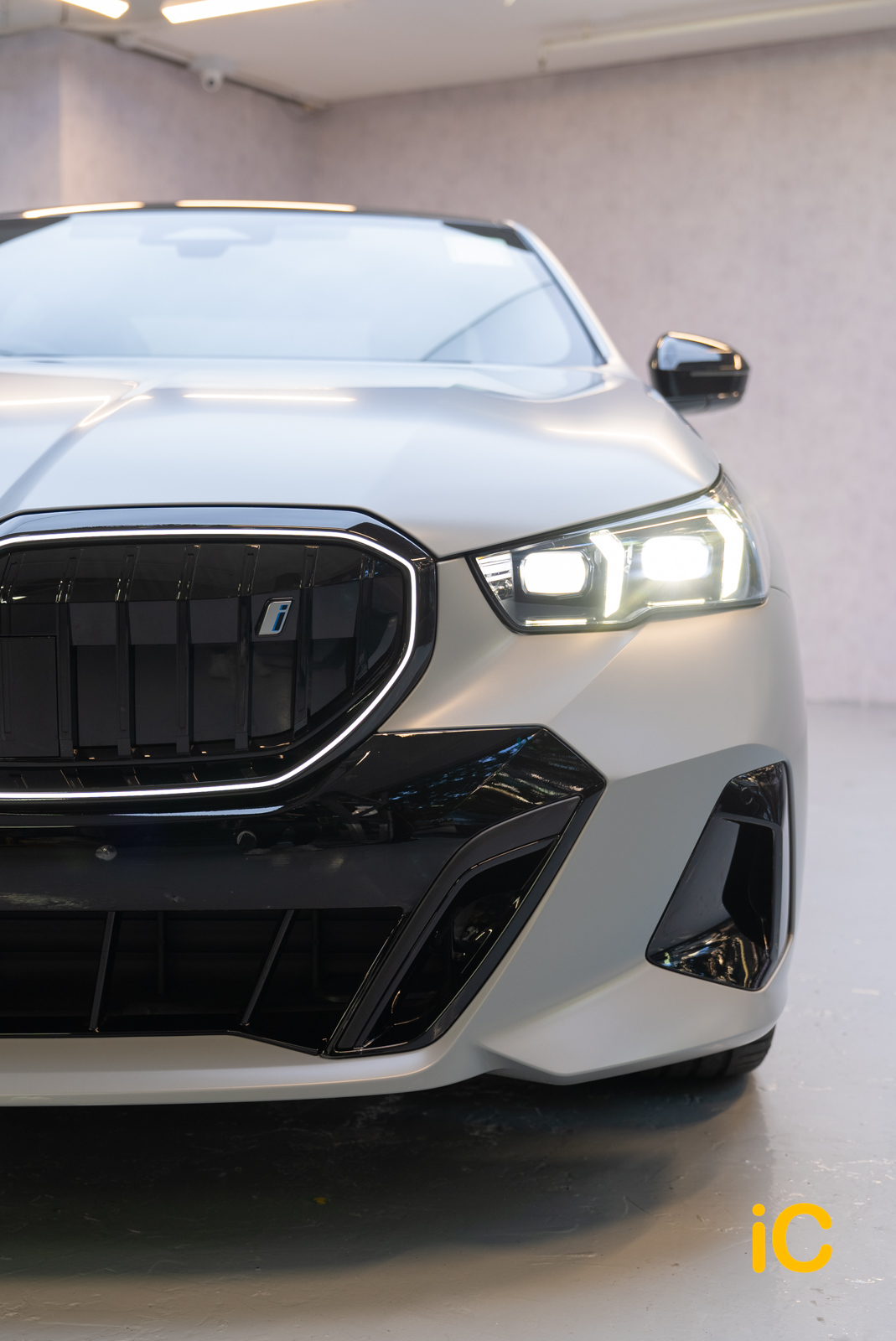 BMW i5 透明 PPF 施工作品