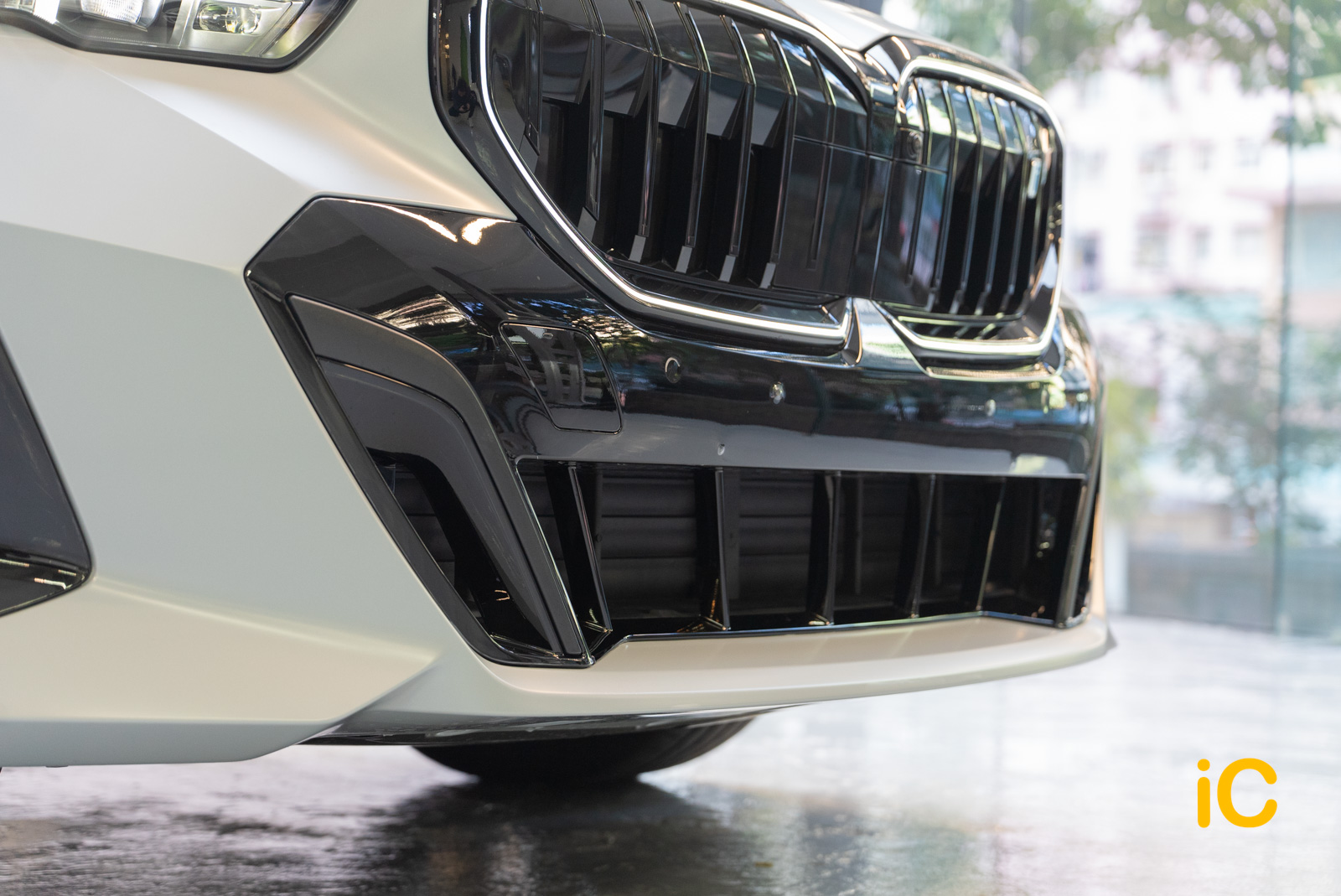 BMW i5 透明 PPF 施工作品