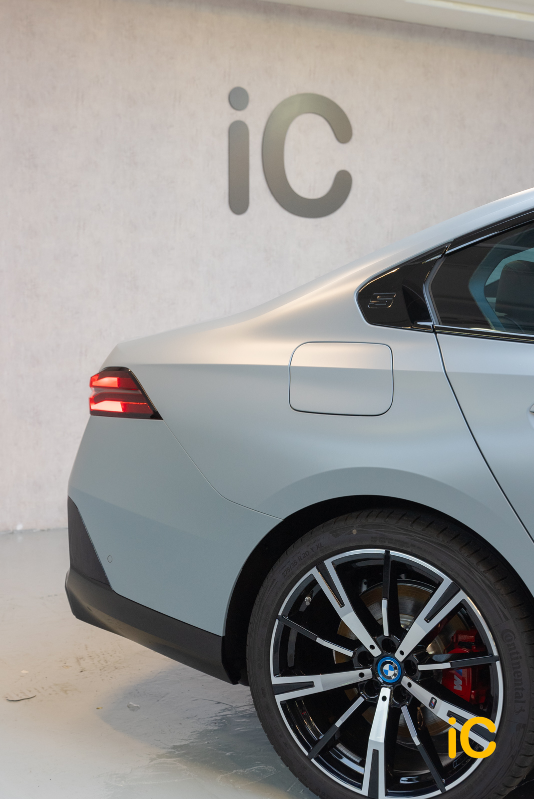 BMW i5 透明 PPF 施工作品