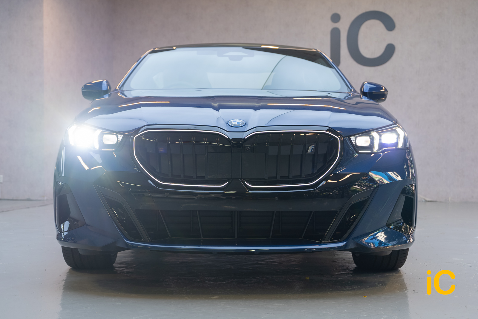 BMW i5 透明 PPF 施工作品