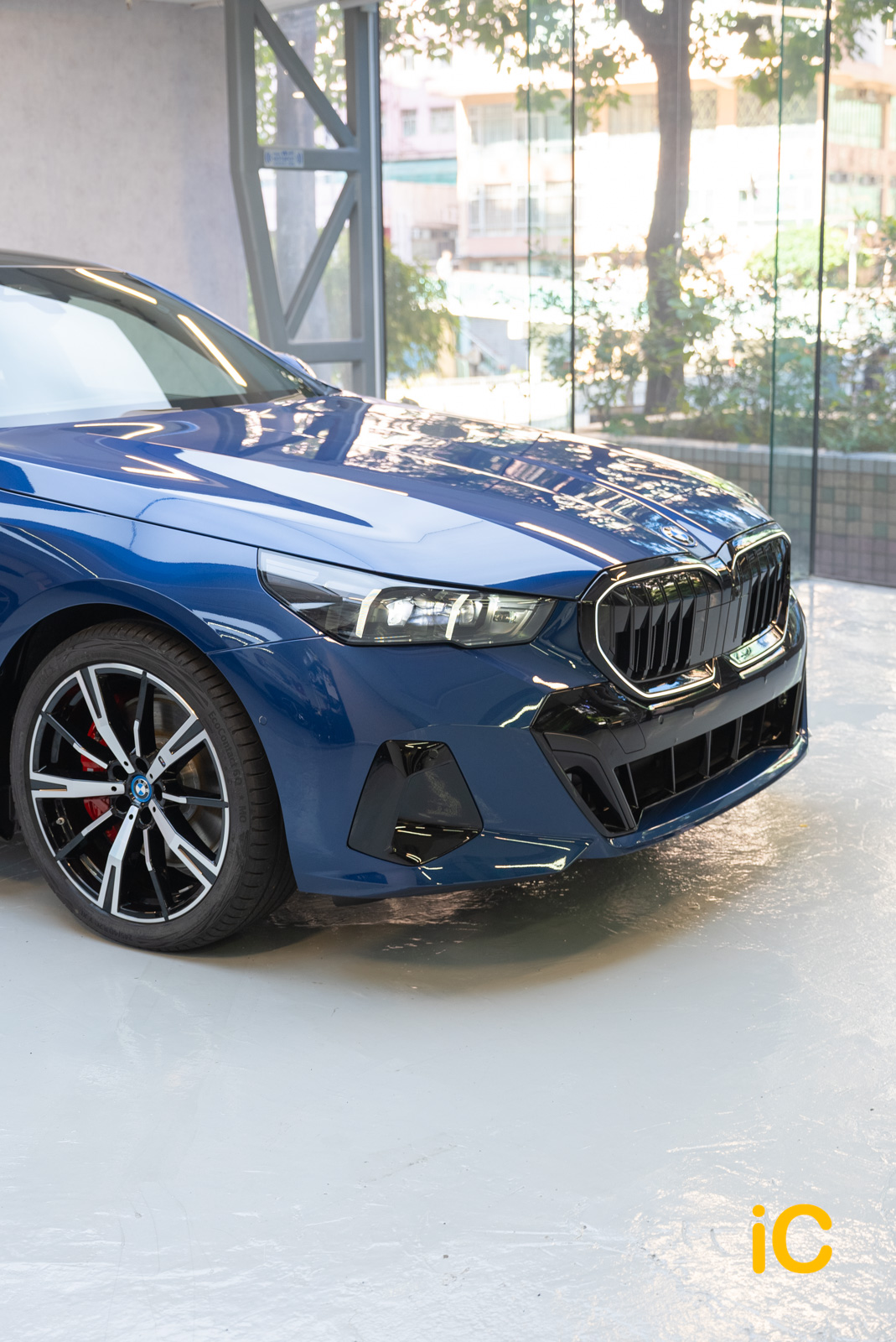 BMW i5 透明 PPF 施工作品