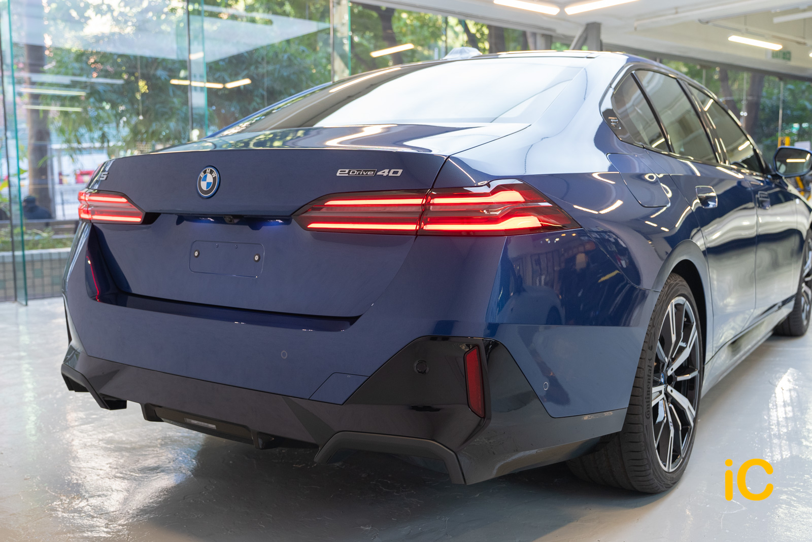 BMW i5 透明 PPF 施工作品
