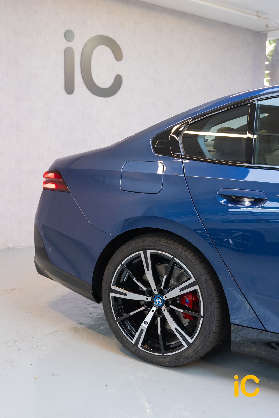 BMW i5 透明 PPF 施工作品