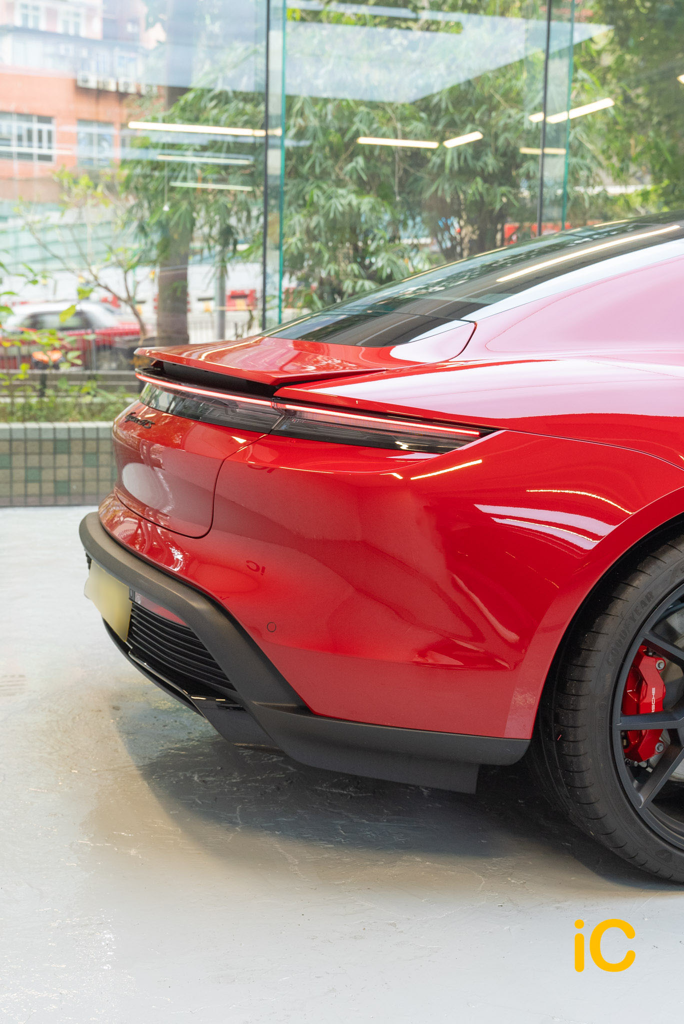 Porsche Taycan GTS 透明 PPF 施工作品