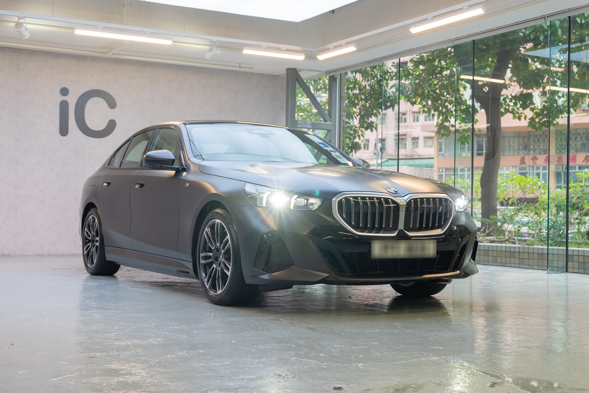 BMW i5 透明 PPF 施工作品