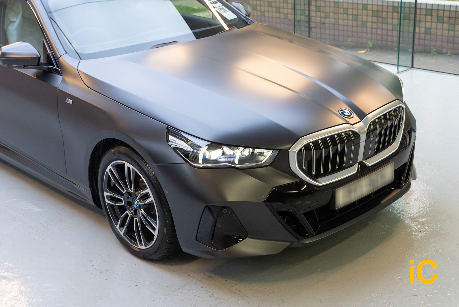 BMW i5 透明 PPF 施工作品