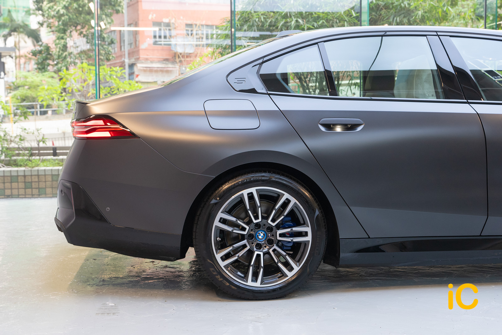 BMW i5 透明 PPF 施工作品