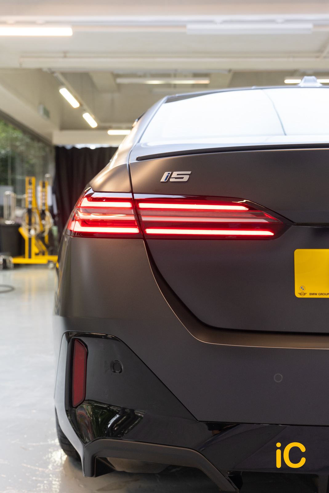 BMW i5 透明 PPF 施工作品