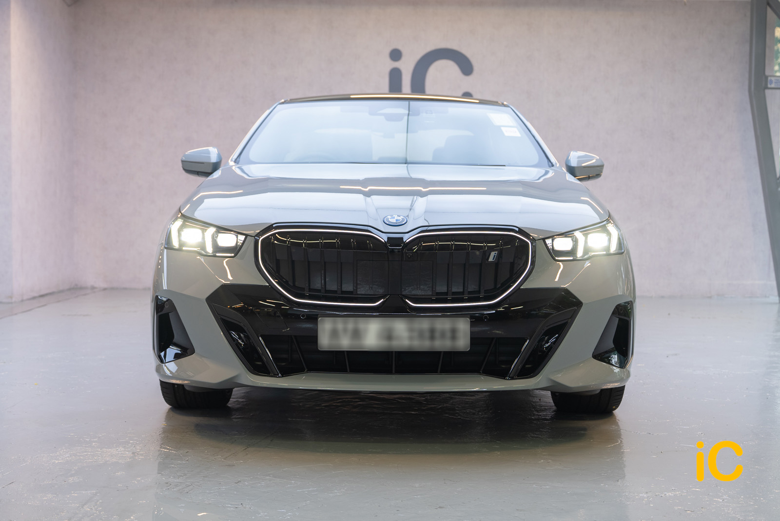 BMW i5 透明 PPF 施工作品
