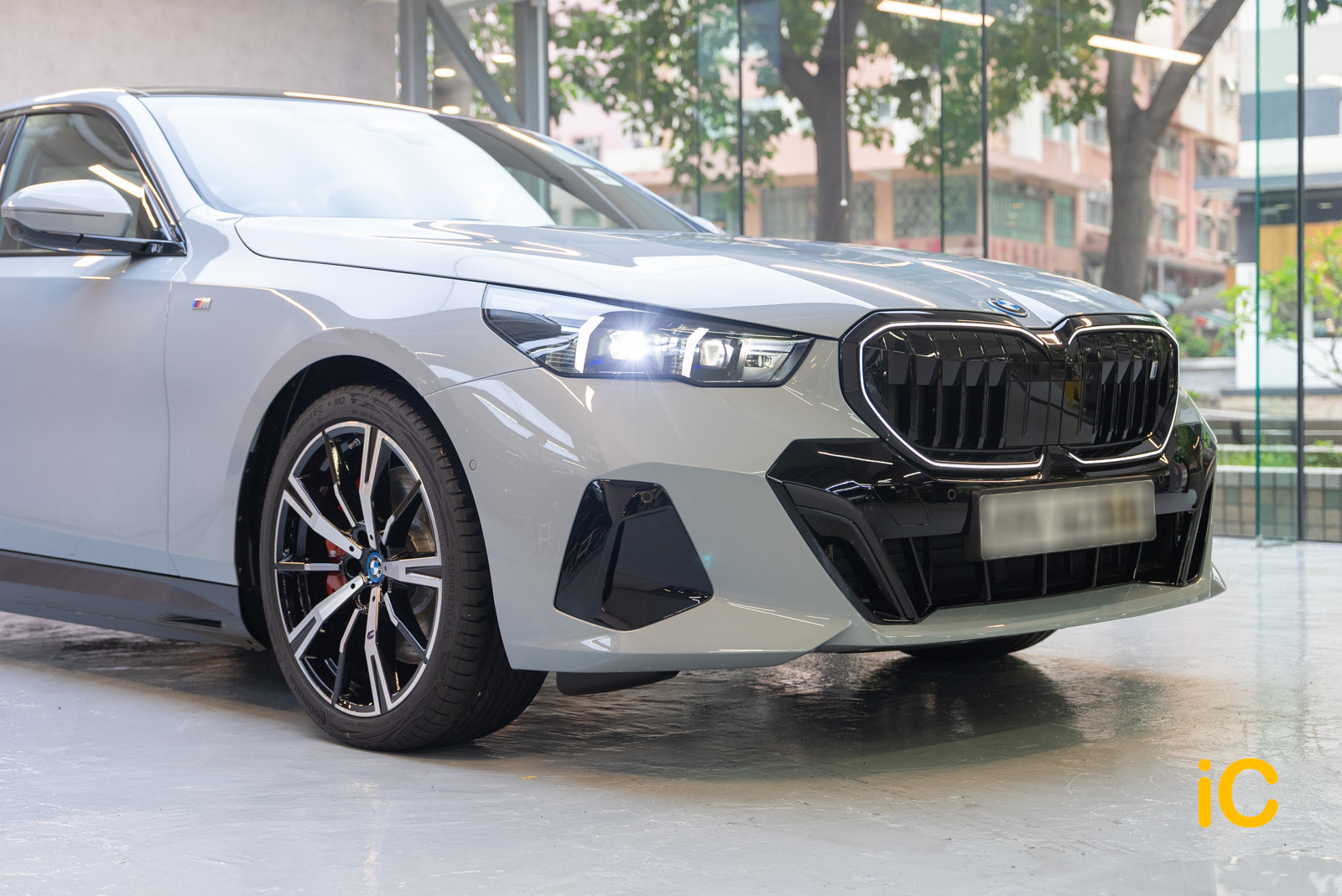 BMW i5 透明 PPF 施工作品