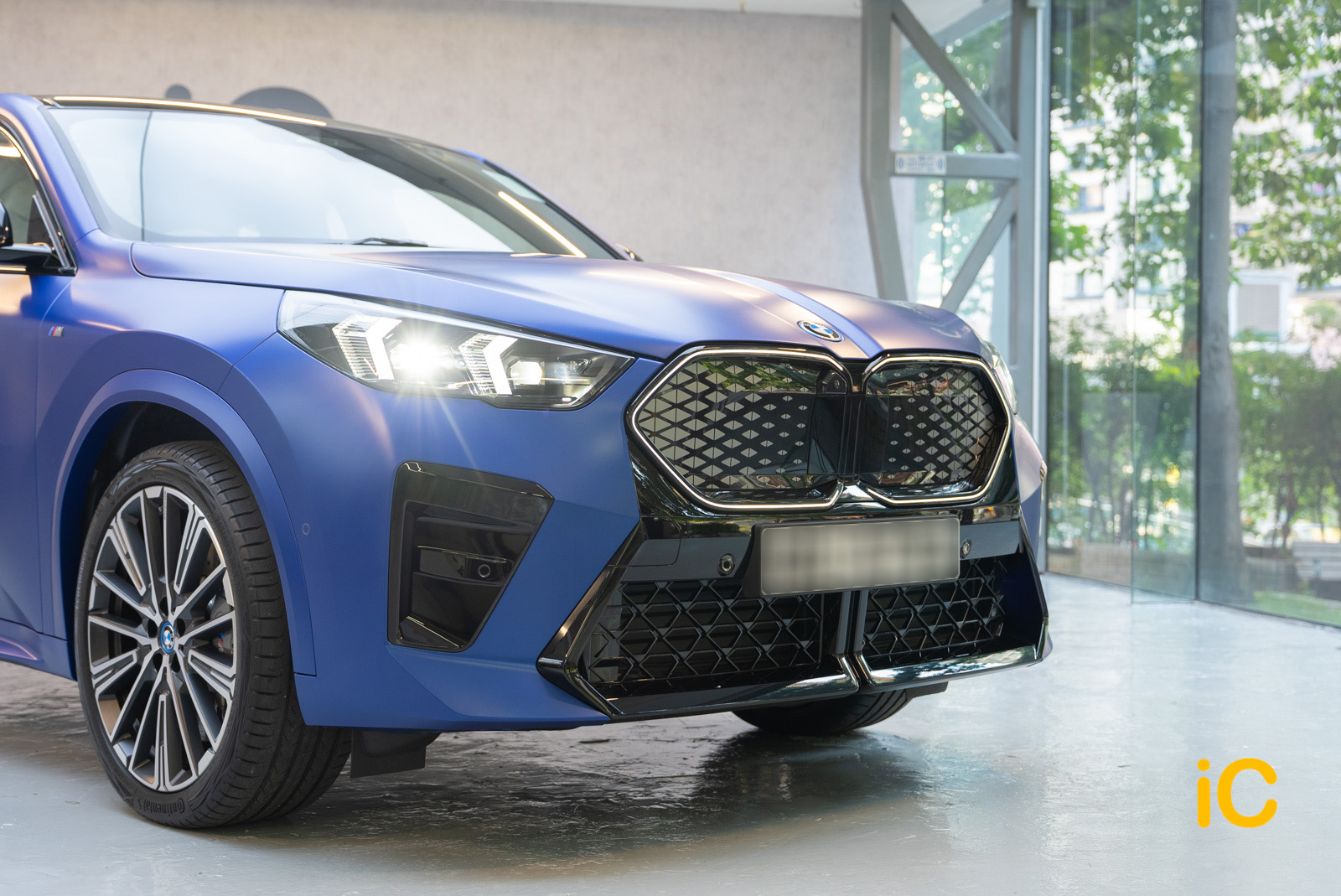 BMW iX2 透明 PPF 施工作品