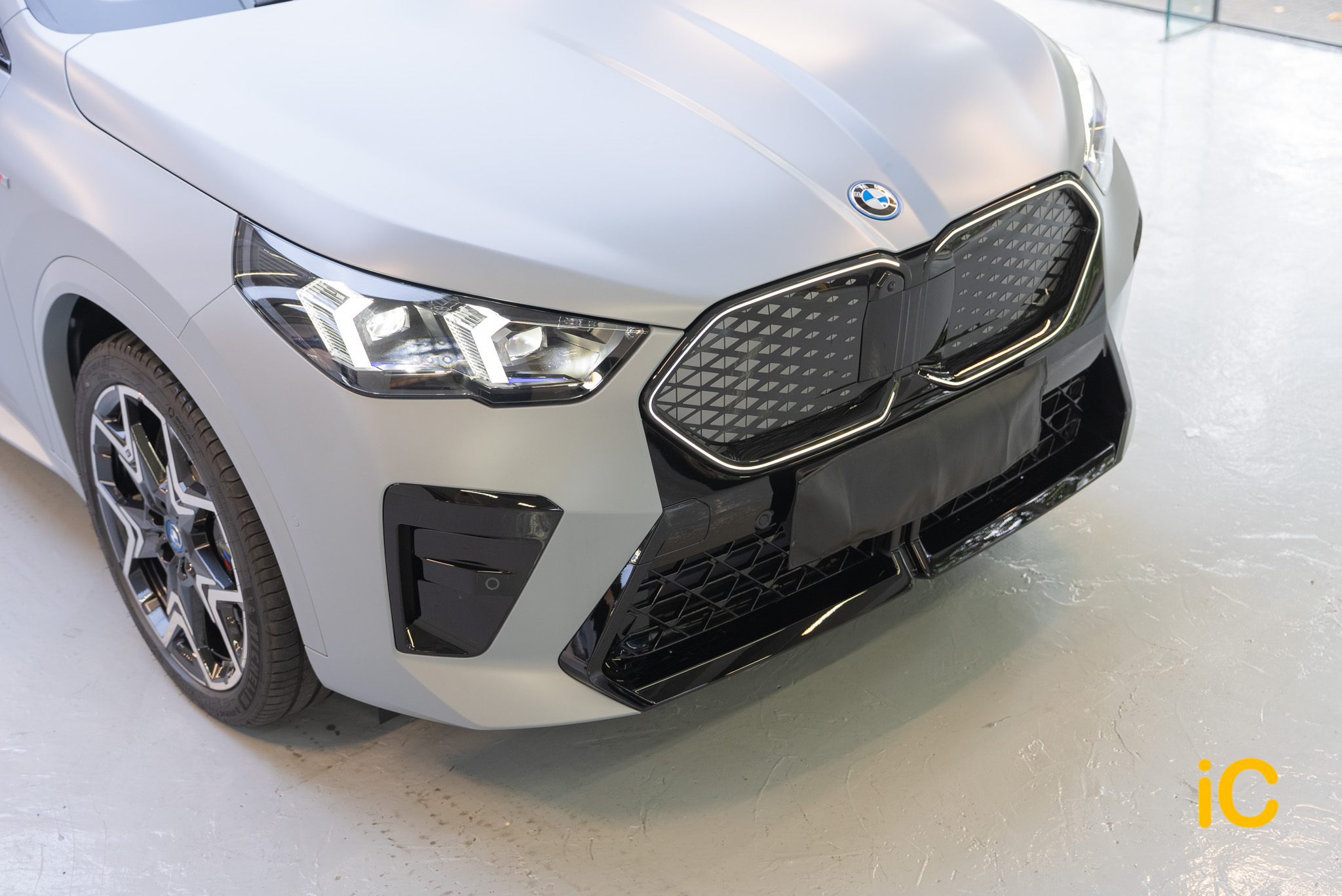 BMW iX2 透明 PPF 施工作品