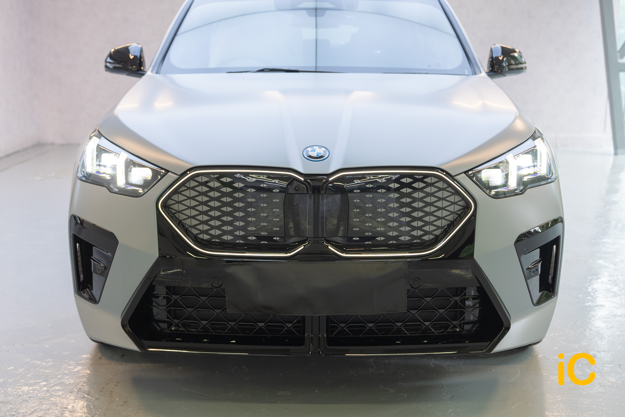 BMW iX2 透明 PPF 施工作品