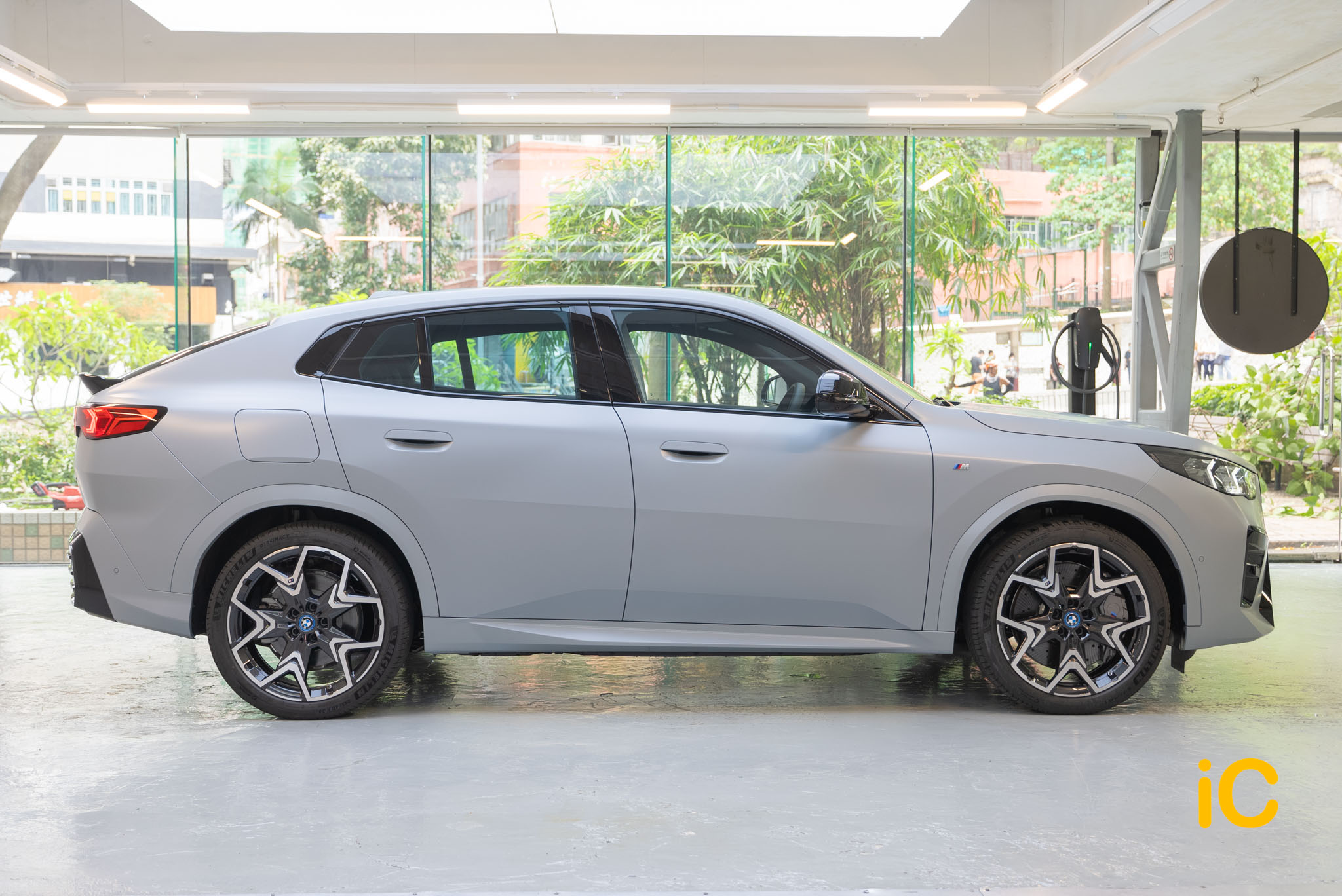 BMW iX2 透明 PPF 施工作品