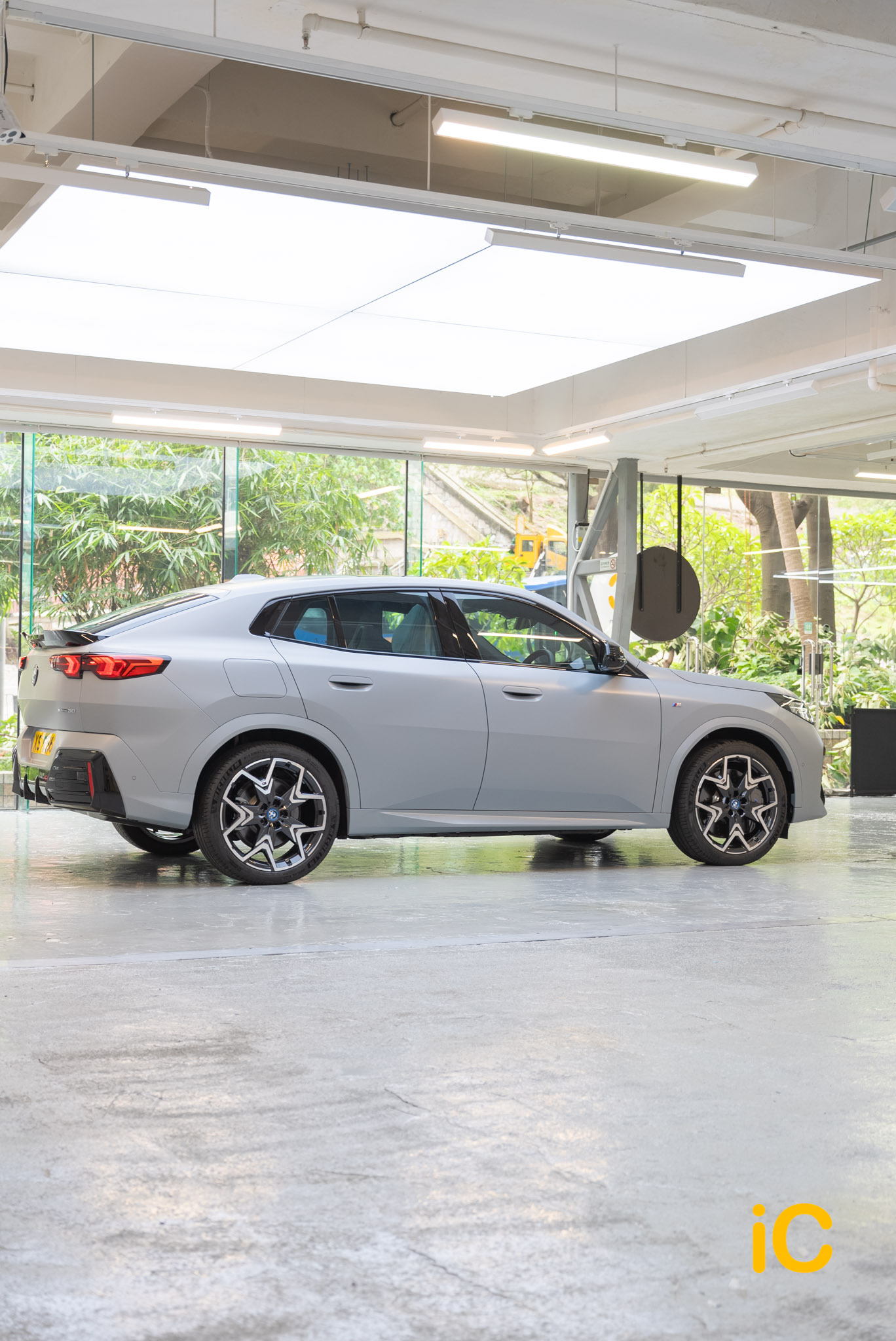 BMW iX2 透明 PPF 施工作品